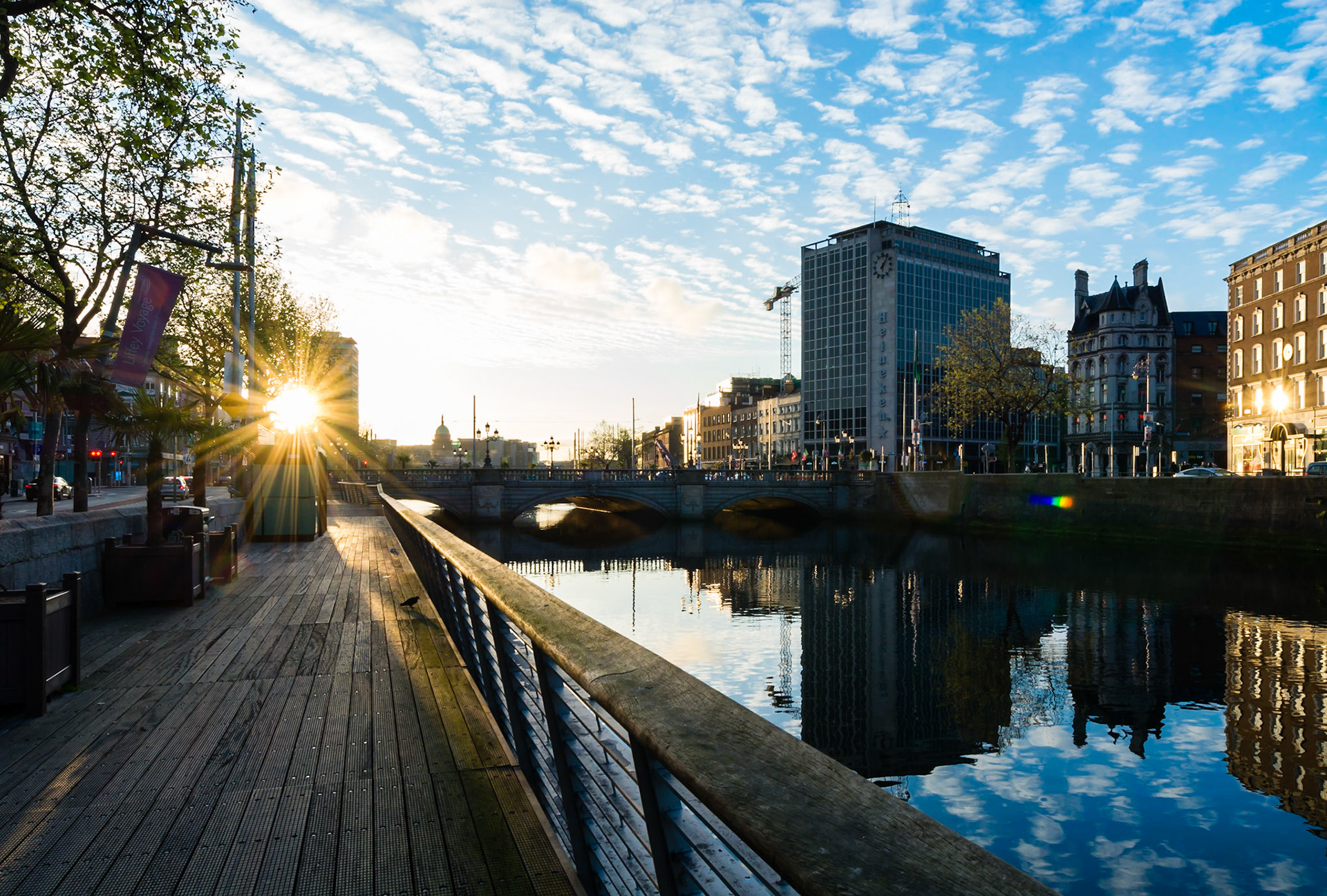 The River Liffey flows through the centre of Dublin and links to an extensive canal network.