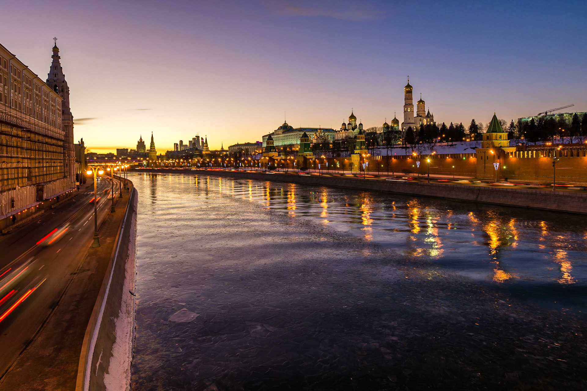 A large boat managed to travel through the ice, breaking it and leaving a ripple-mirror effect.