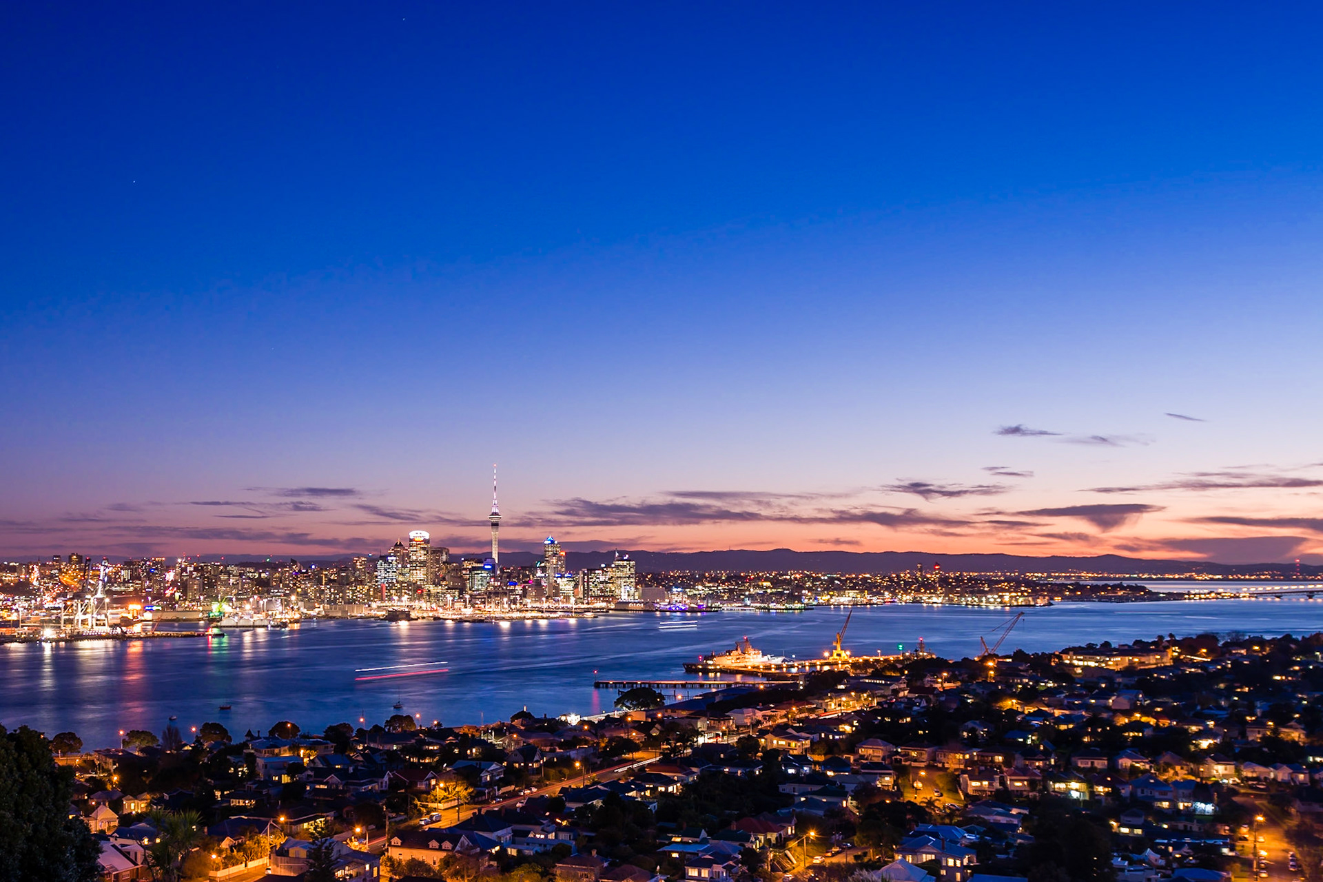 Mount Victoria is an extinct volcano near Devonport in Auckland. It offers spectacular views of the city, especially at sunset.