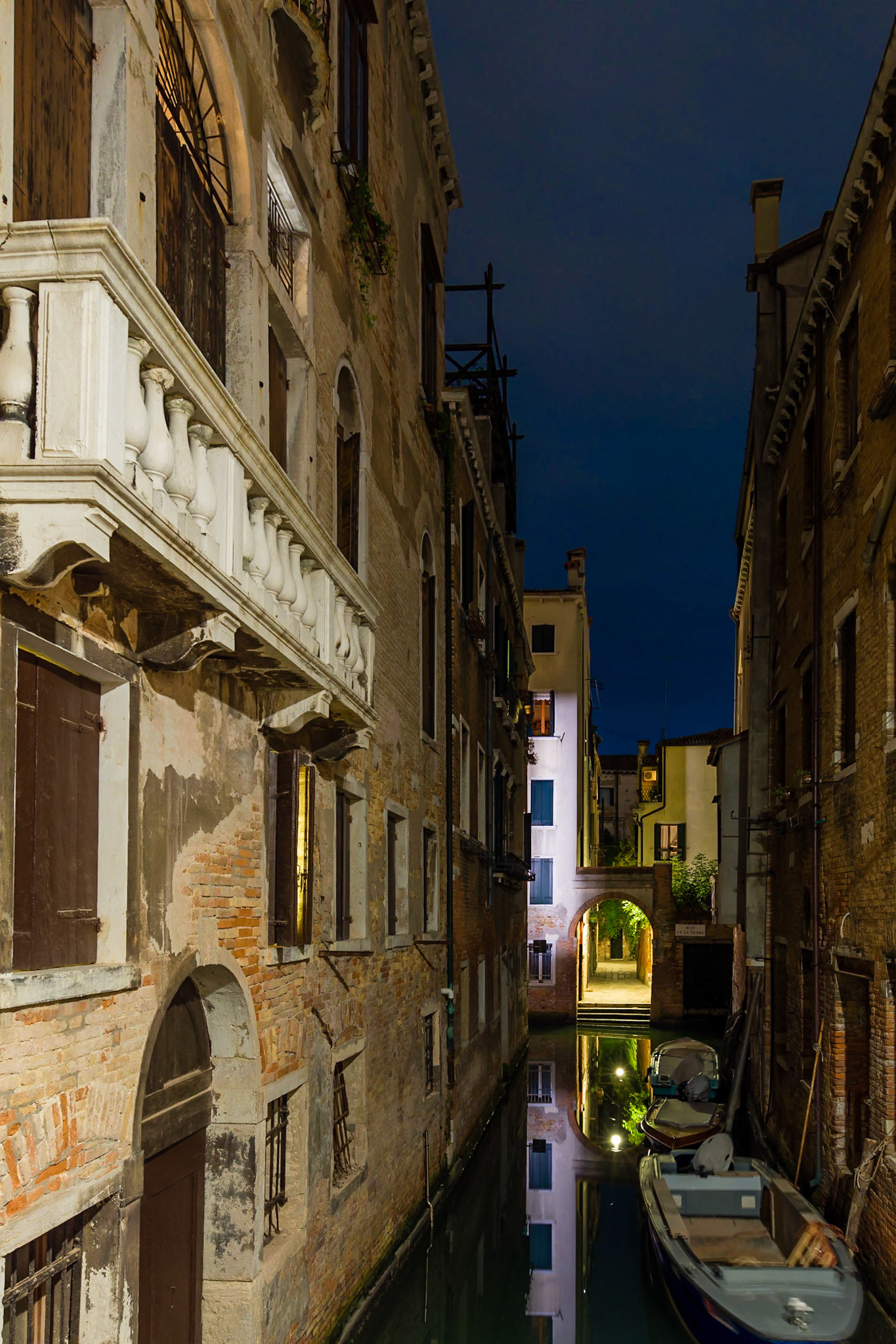The Rio de la Torre passes the gateway at the end of this canal.
