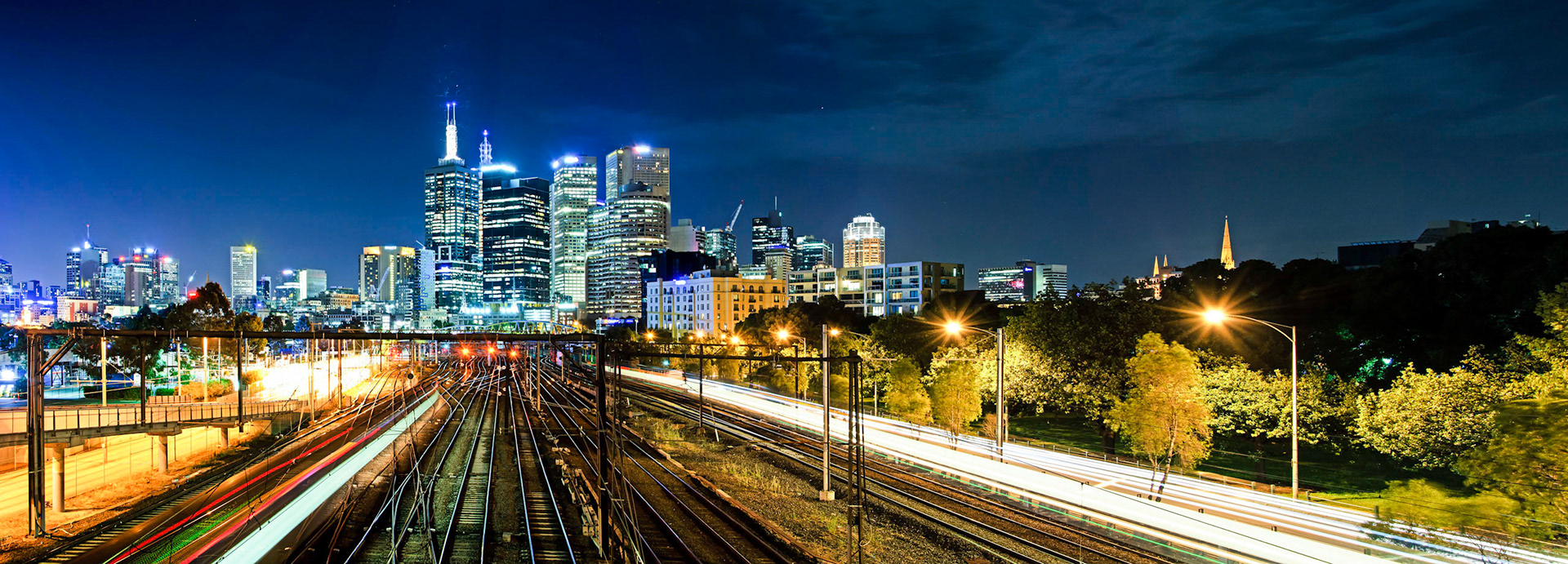 A footbridge crosses these tracks near to the Melbourne Cricket Ground. They provide a fantastic lead-in to the CBD