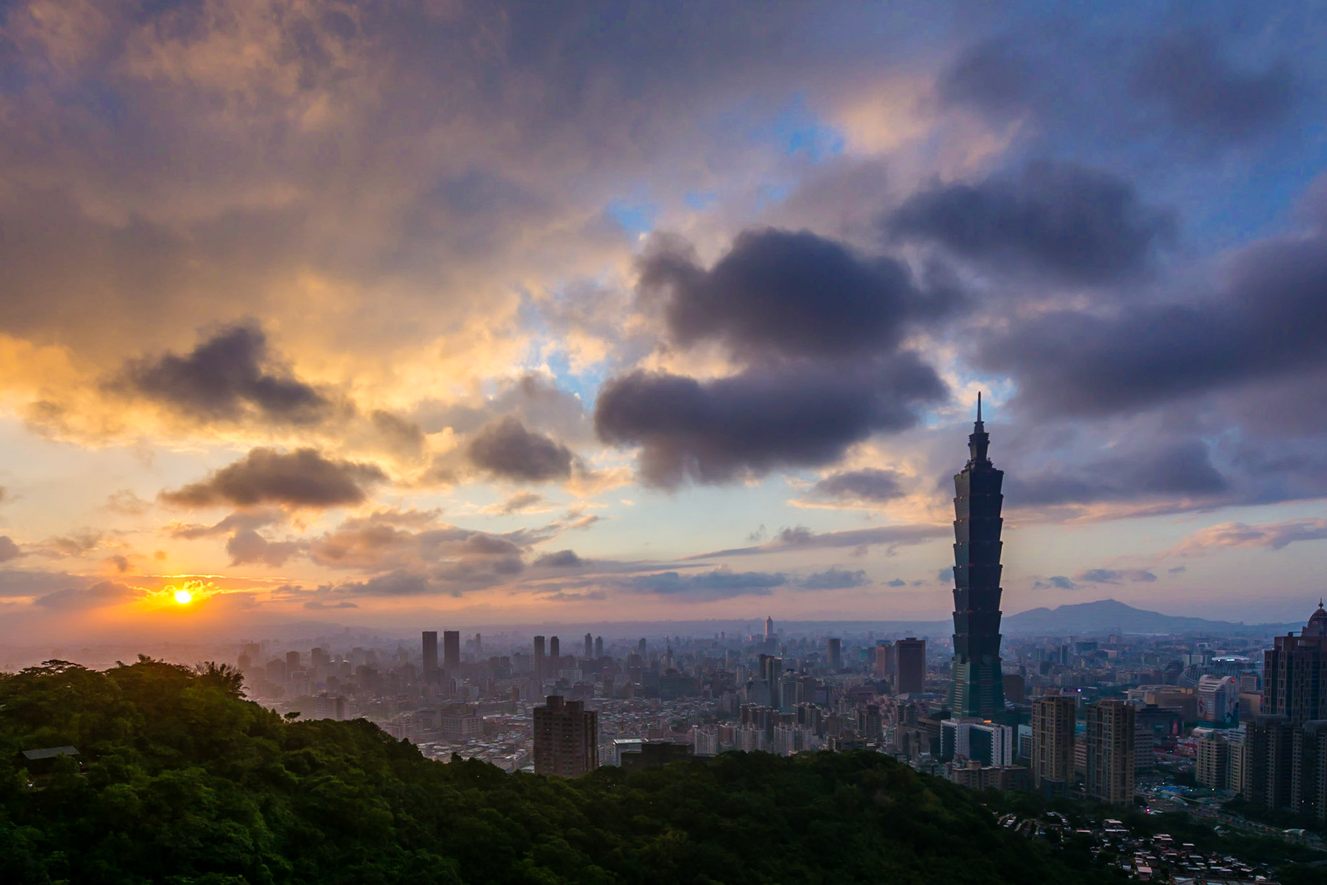 Sunset in the city of Taipei. Taken from an observation deck, the iconic Taipei 101 Tower stands out.