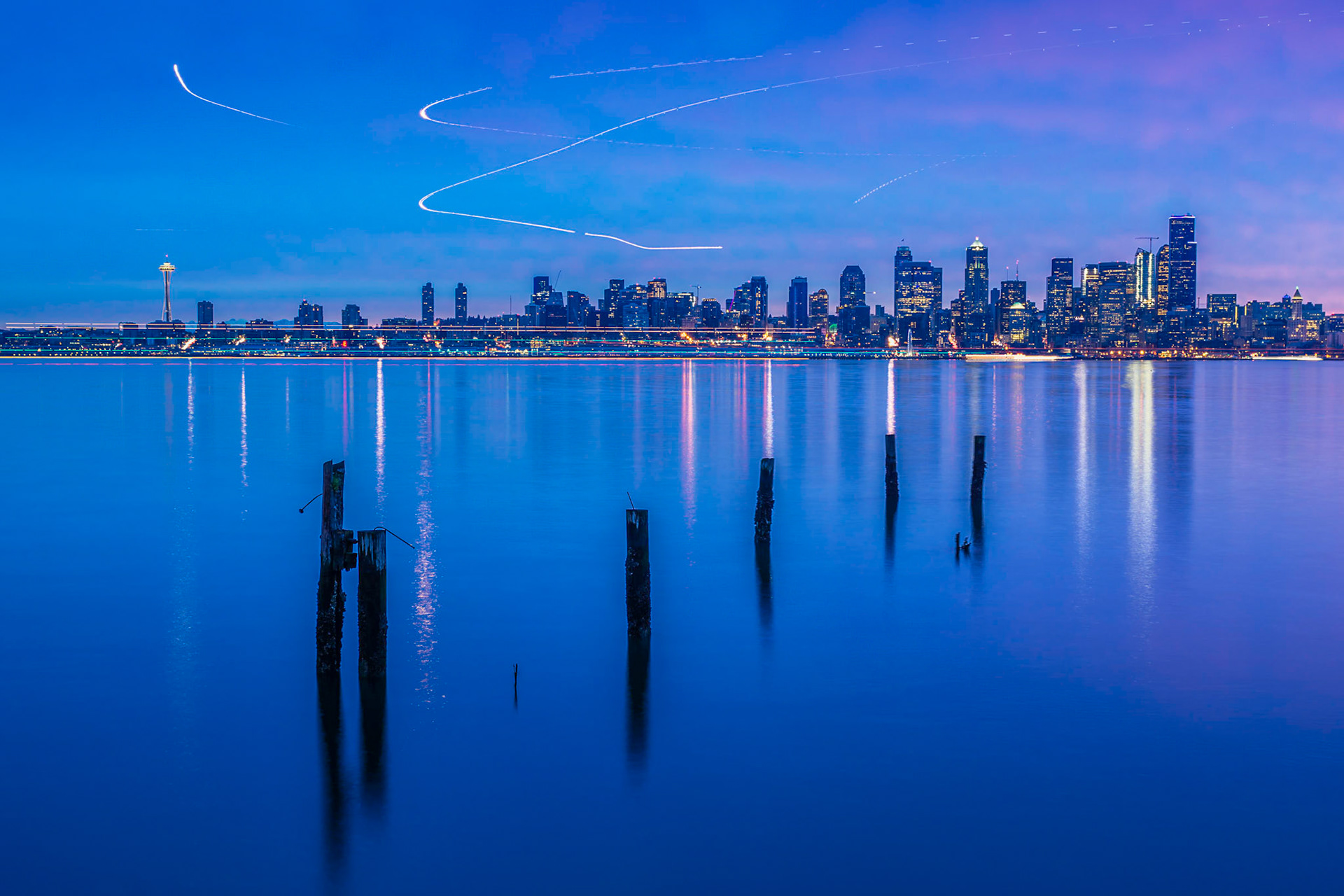 Multiple aircraft can be seen in this composite image, flying their approach over the city into SEATAC airport.