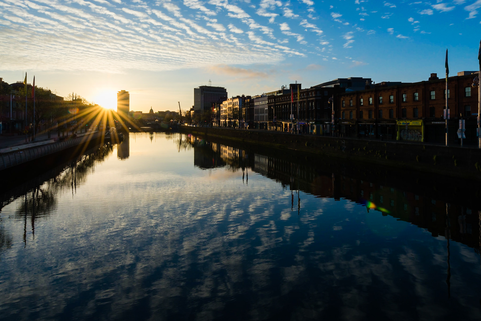 The River Liffey flows through the centre of Dublin and links to an extensive canal network.