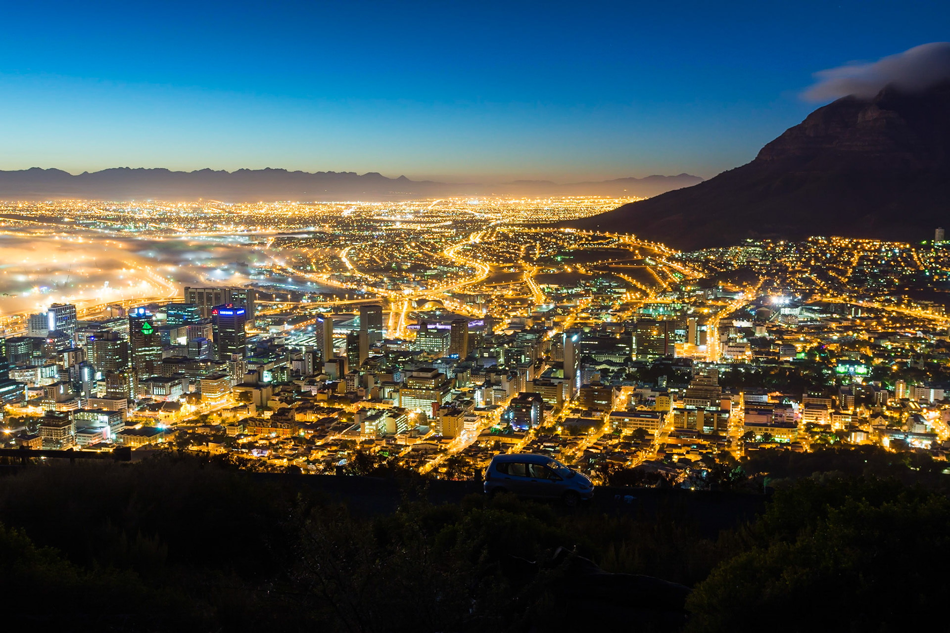 Focussing on the city, you can get a sense of scale of the Table Mountain range on the right.