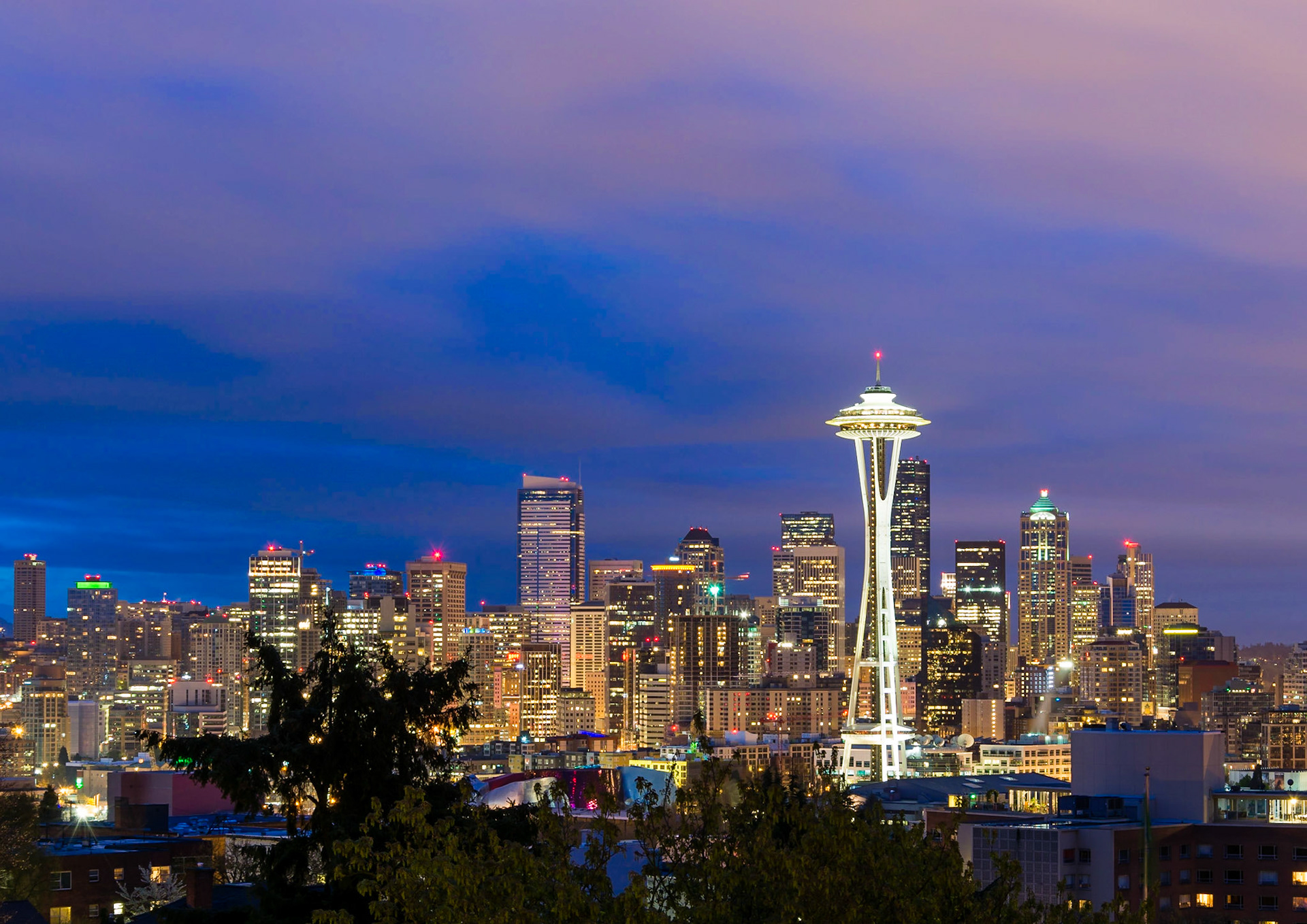 A famous view over Seattle, the Space Needle and downtown.