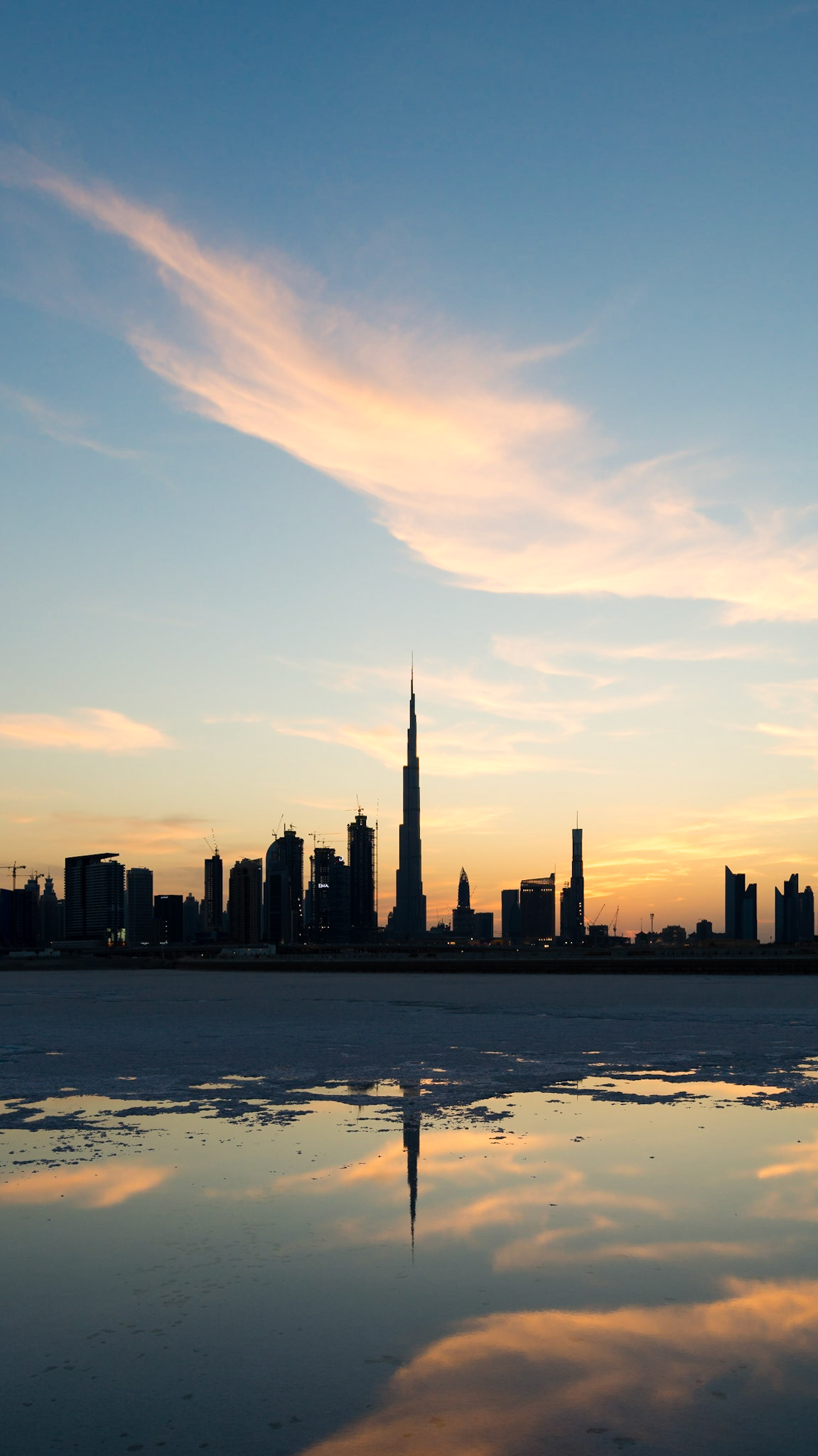Here, I wanted to capture the beautiful reflection of the Dubai skyline and glowing clouds as the sun was setting.