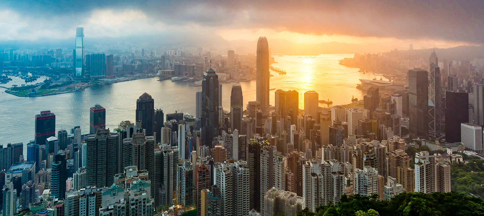 A cropped panorama of Hong Kong, taken from Victoria Peak and focussing on the buildings of the Central and Admirality districts. Kowloon and Tsim Sha Tsui are on the other side of the Bay.