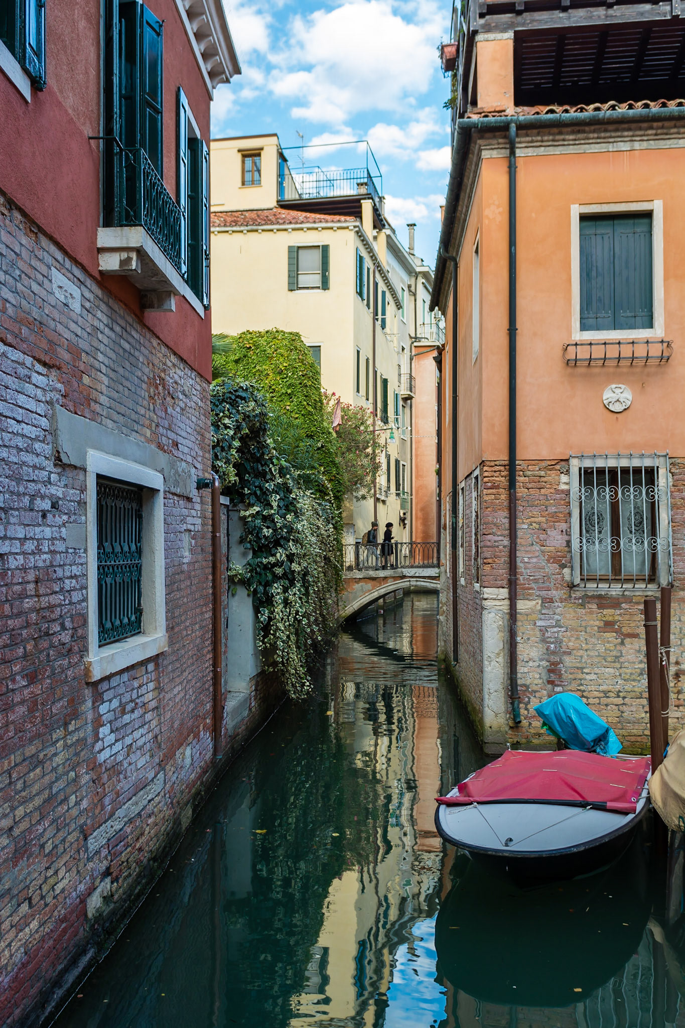 The Rio De la Toletta is a small waterway which links to the Grand Canal.