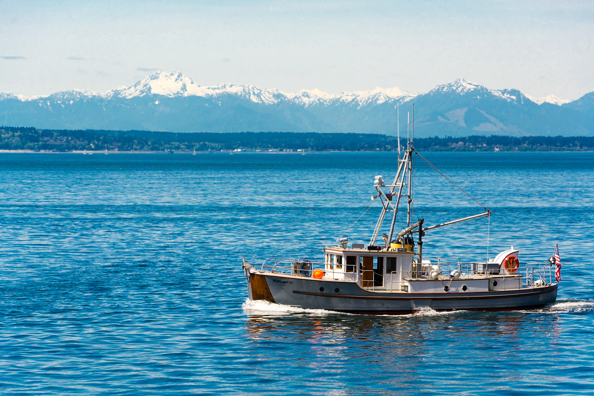 On this beutiful day in Seattle, I loved the way the colours of this boat- Poplar III- contrasted with the deep-blue of Puget Sound.