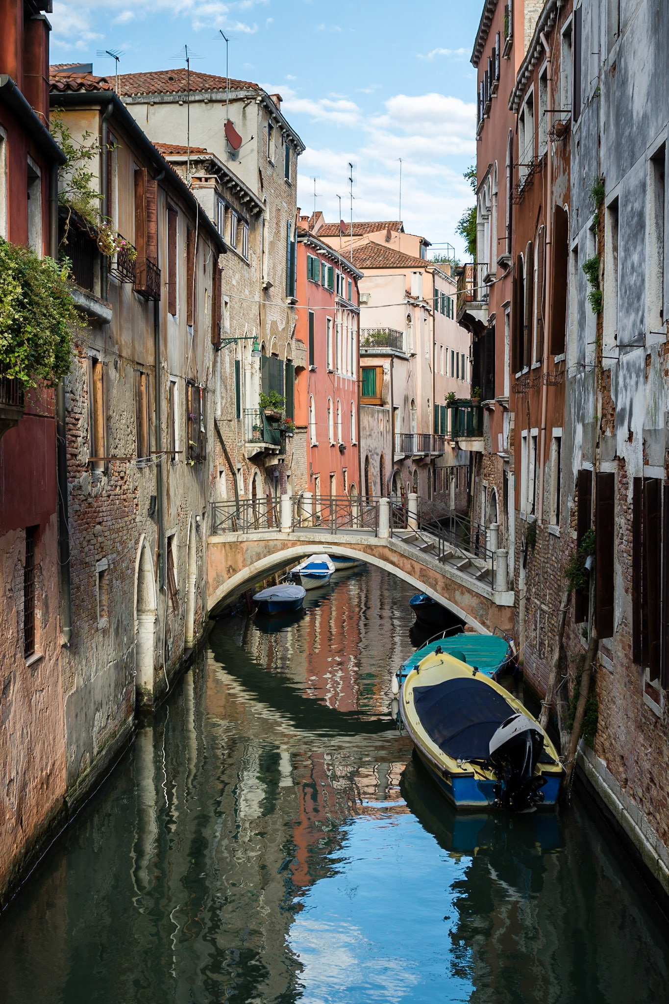 This channel is named after the 'Palazzo Michiel di Malpaga,' built in the 15th century.