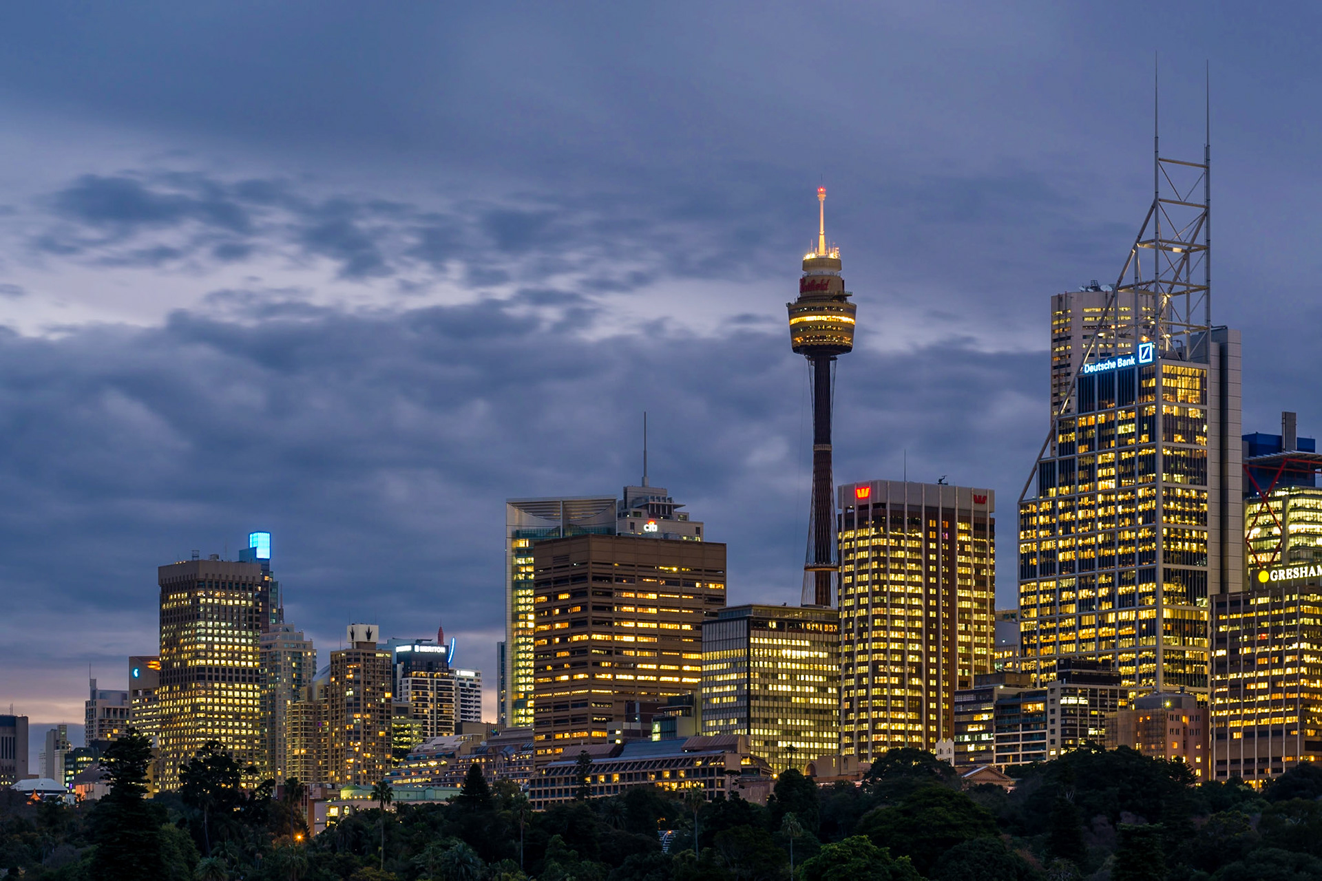 From Mrs Macquarie's Chair, you can see the entire skyline of Sydney. Here I focussed on the Sydney Tower Eye and downtown offices.