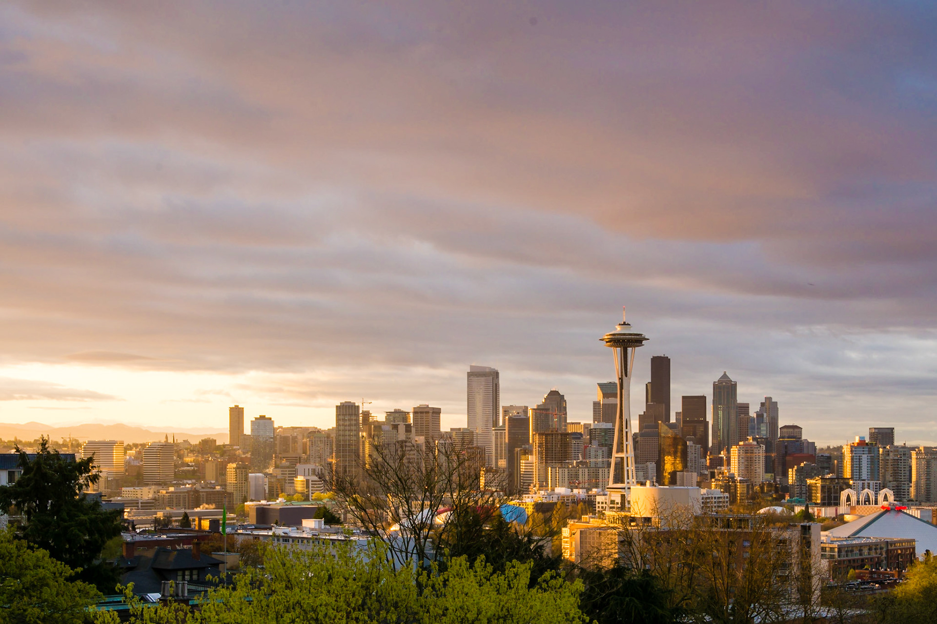 I had been at Kerry Park for nearly an hour to witness the sunrise. After I finish taking photographs I like to spend some time with the view before moving on. This morning I thought the clouds would obscure the sunrise but I was rewarded for my patience!