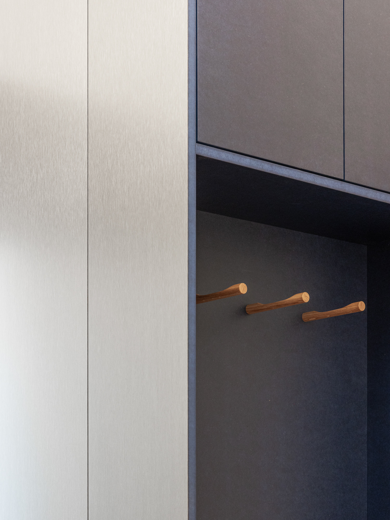 Garderobe aus blauem MDF