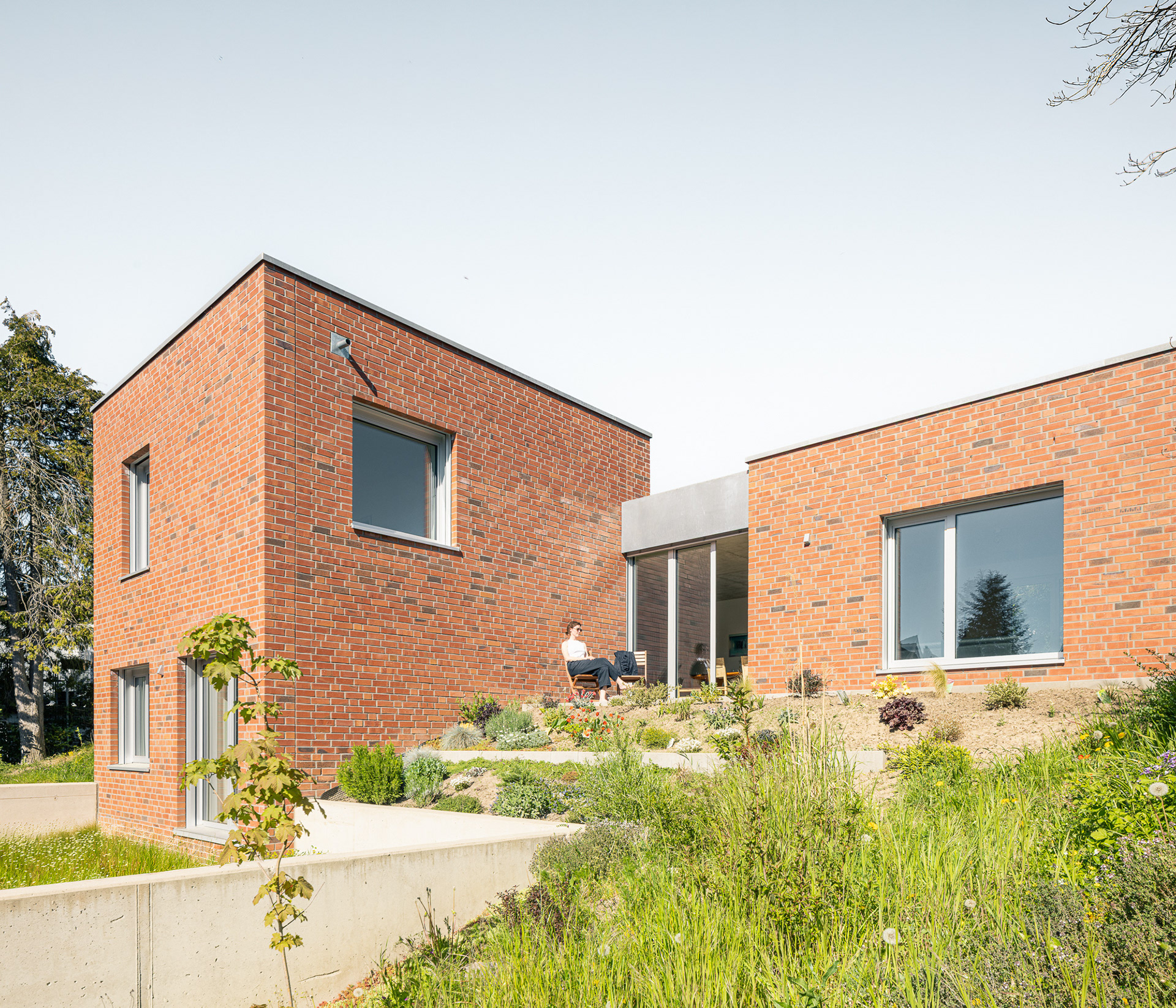 Haus in Hanglage mit Terrasse