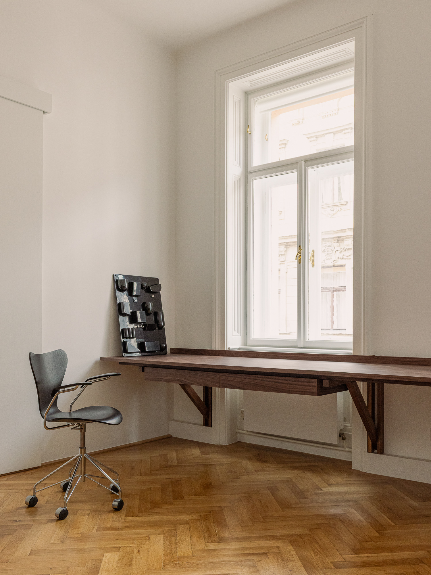 Büro mit Schreibtisch