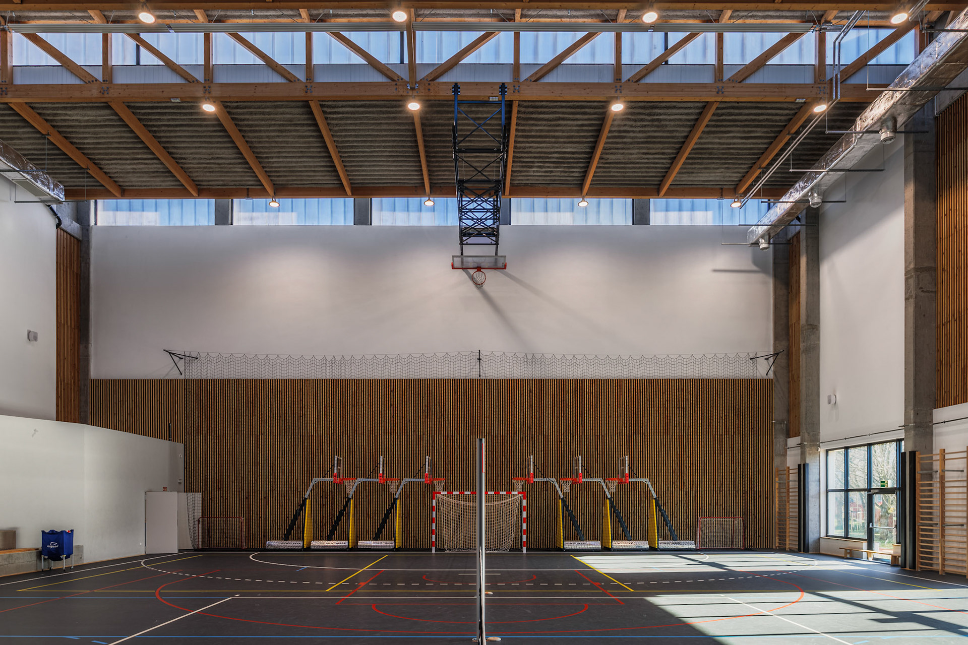 Hala sportowa SPZOI nr 151 im. Uniwersytetu Jagiellońskiego © Copyright Jarosław Juraszek