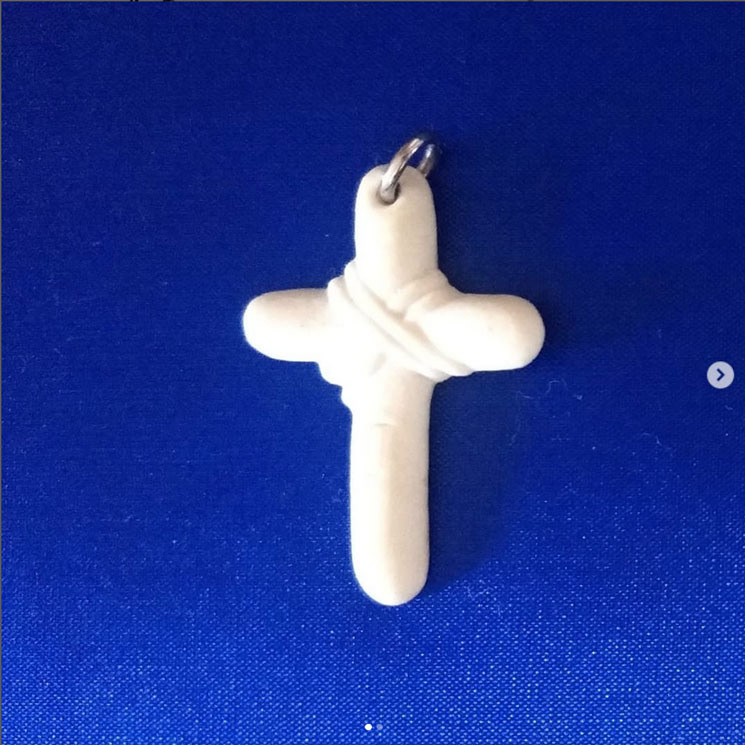 Cruzifix porcelain biscuit