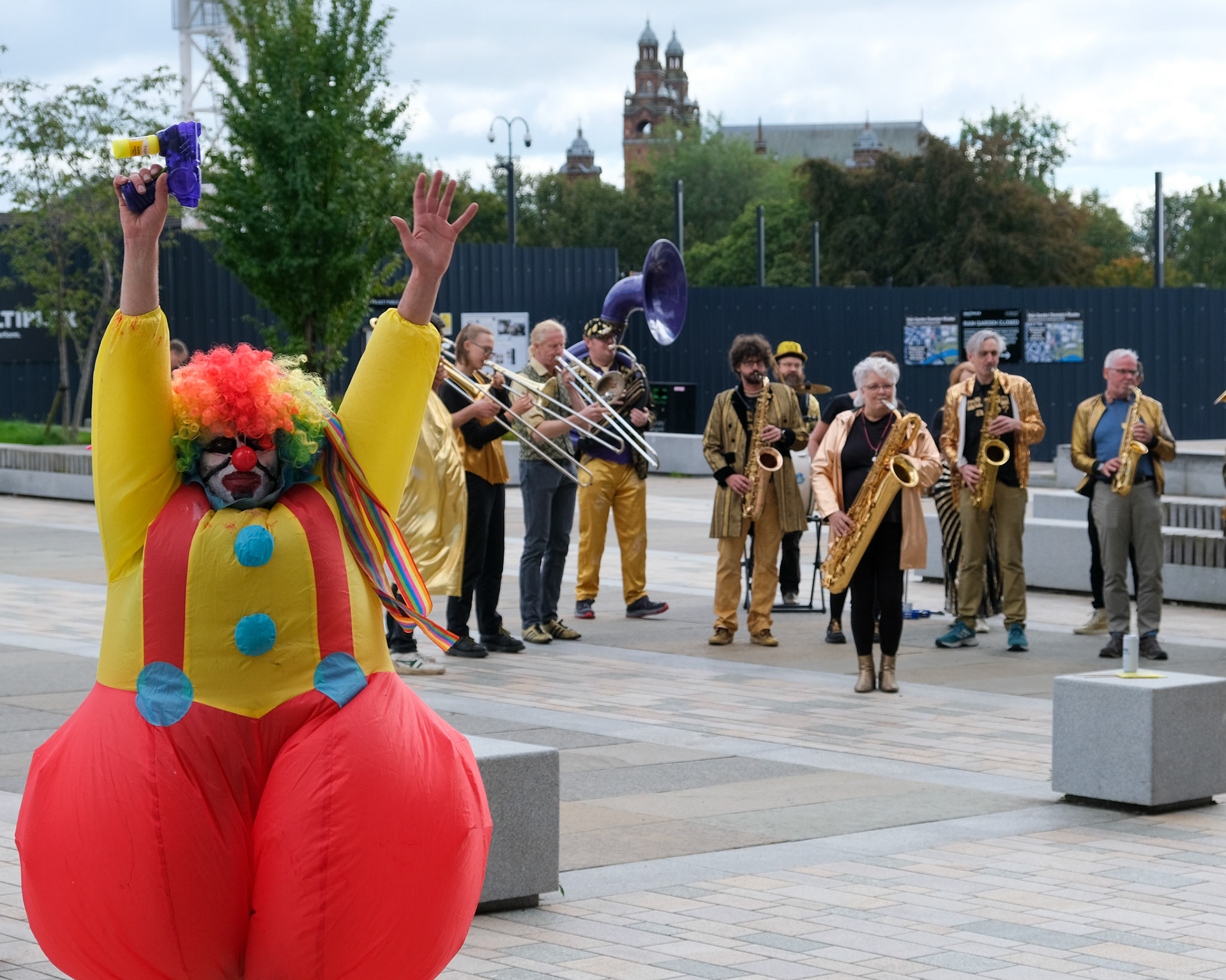 Client: Explorathon, Glasgow – a clown posing in front of musicians