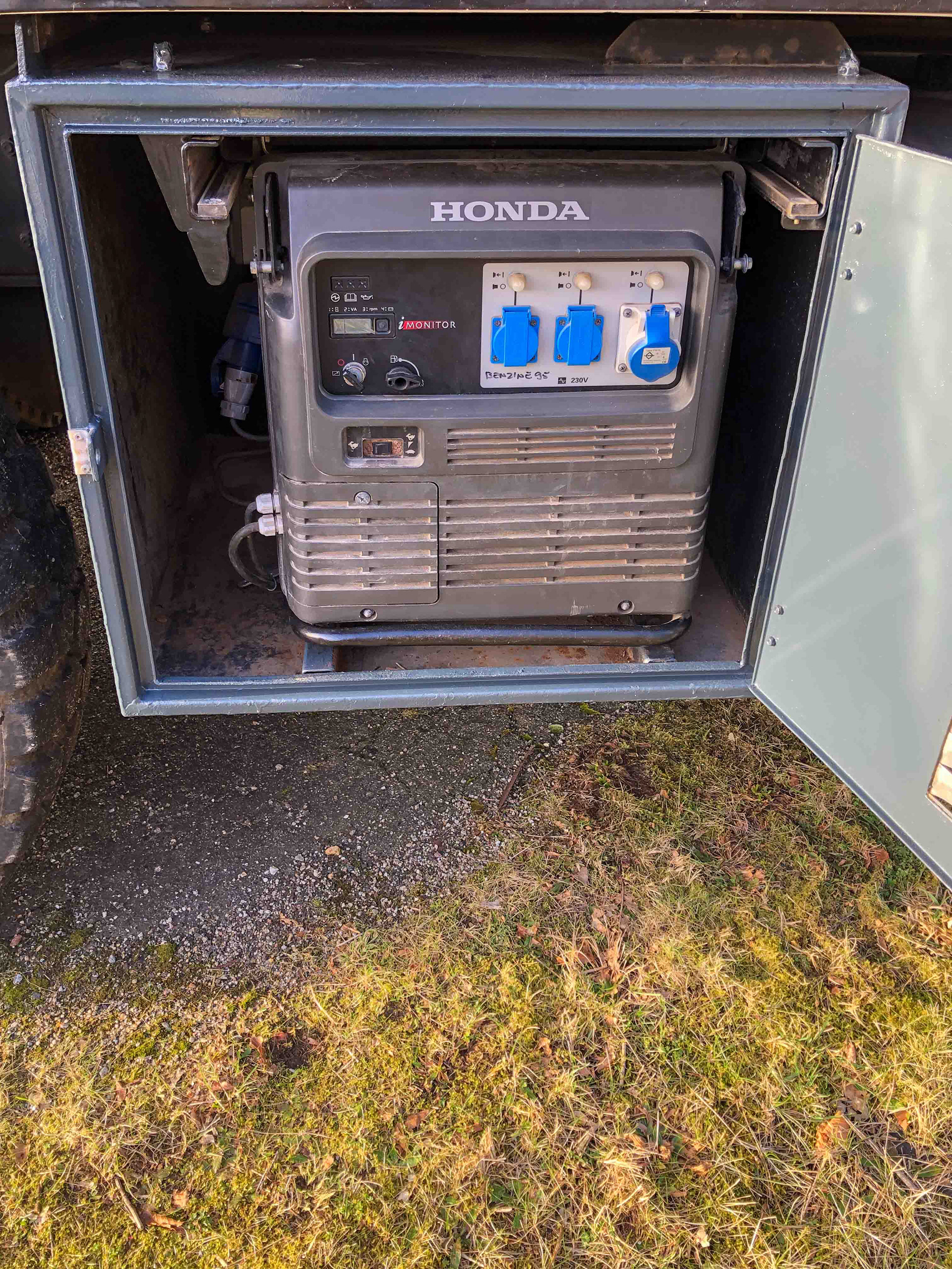 Honda eu6500is inverter generator