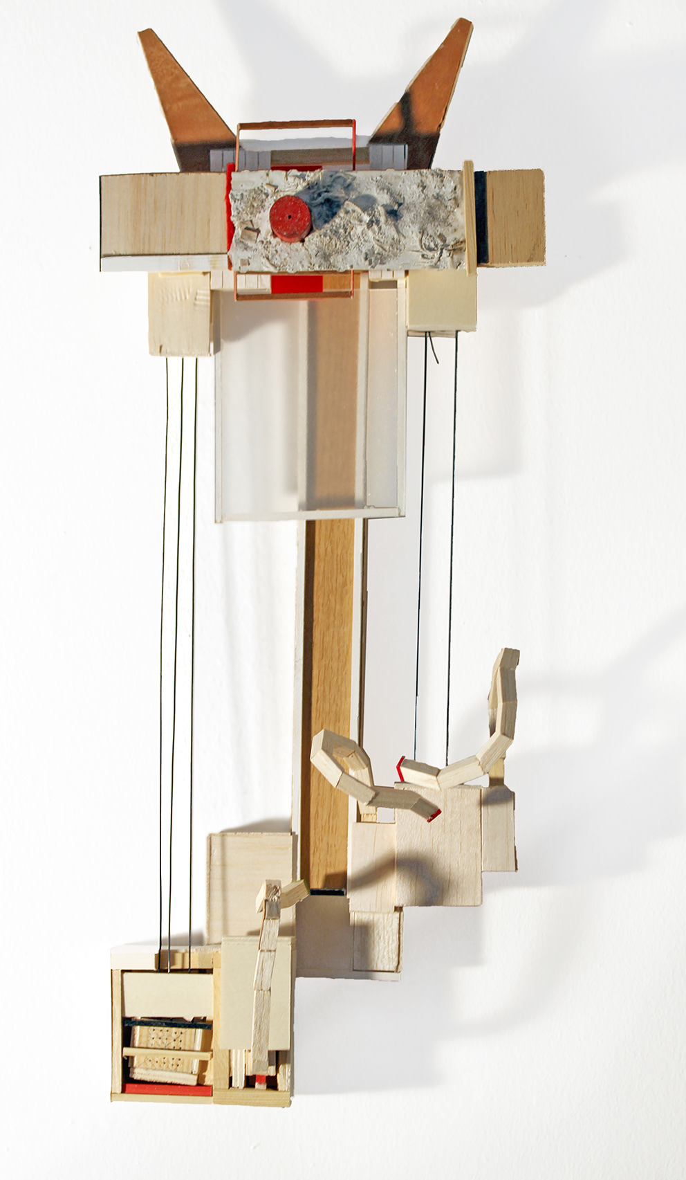 Verstimmtes Instrument, 2019- Holz, Draht, Kunststoff, Beton, /madera, alambre, plástico, concreto / , wood,wire, plastic, concrete- 56,6 x 23 x 10 cm