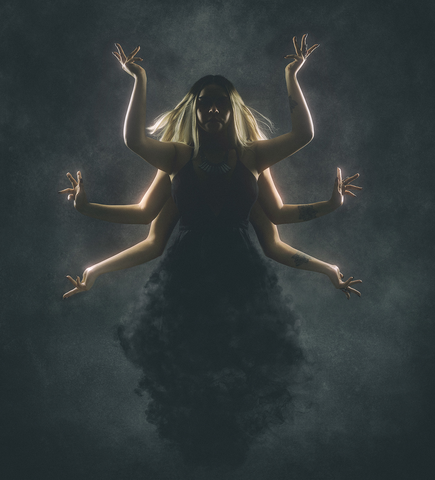 FABIOLA SIMAC  I   [Foto: JustCallMeSando  //  Postproducción: Prouzak]