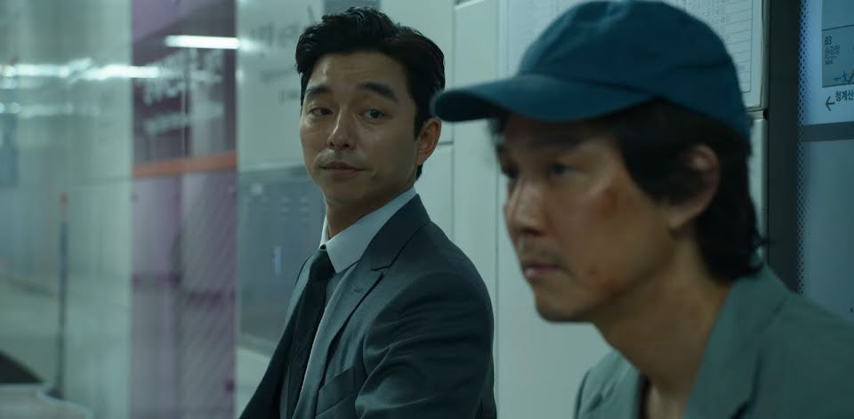 Gong Yoo e Lee Jung Jae no primeiro episódio de Squid Game. Cr. Netflix