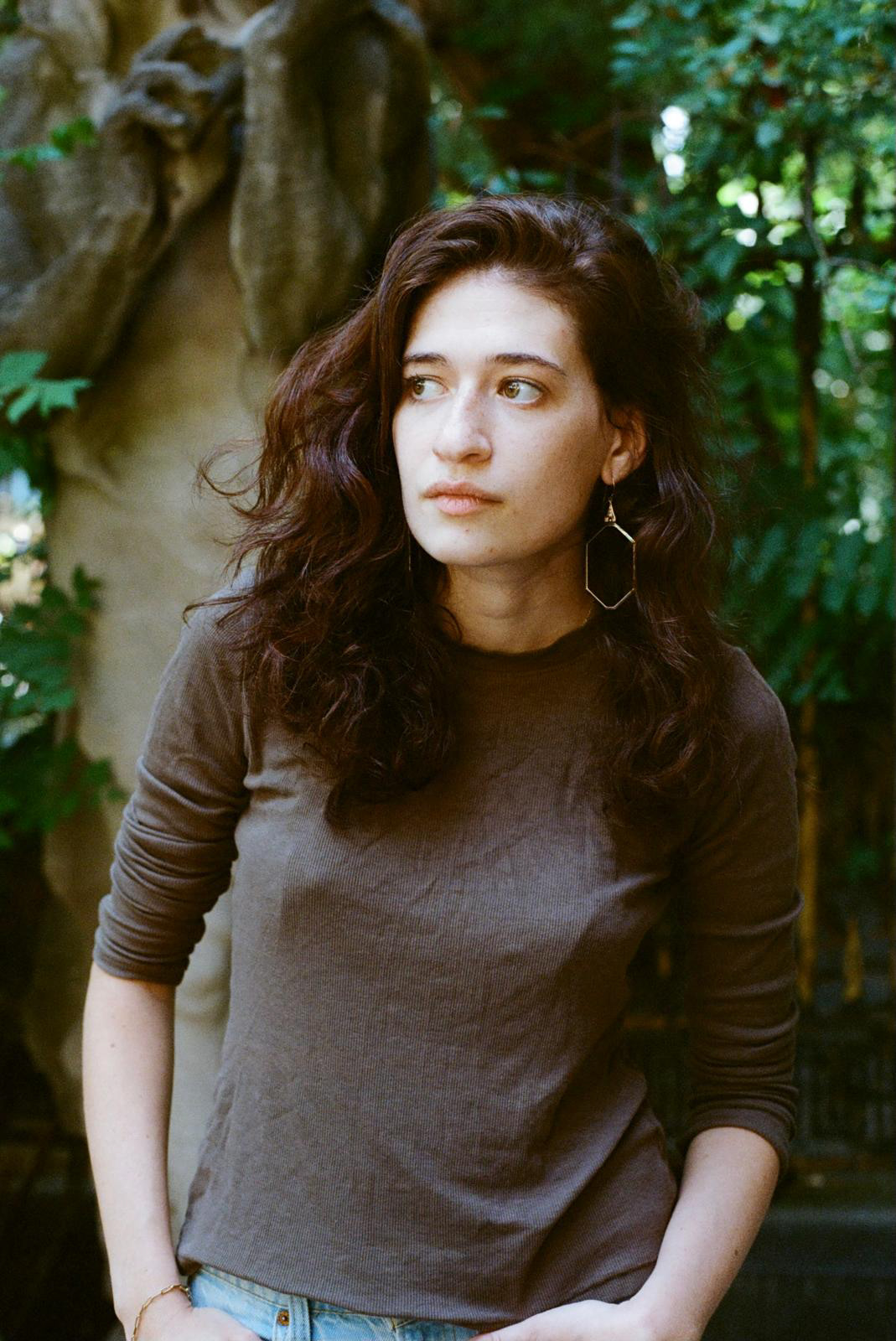 Tillie Simon is a multifaceted, award-winning producer and director from New York. She aims to tell socially conscious and impactful stories through cinema. She has produced content for brands such as the auction house Sotheby’s, the New York Public Library, the Institute of Classical Architecture and Art, and National Geographic. Her films have been featured at festivals worldwide, including Dance on Camera, the TriBeCa Film Festival, the Choreoscope Film Festival, and many others.