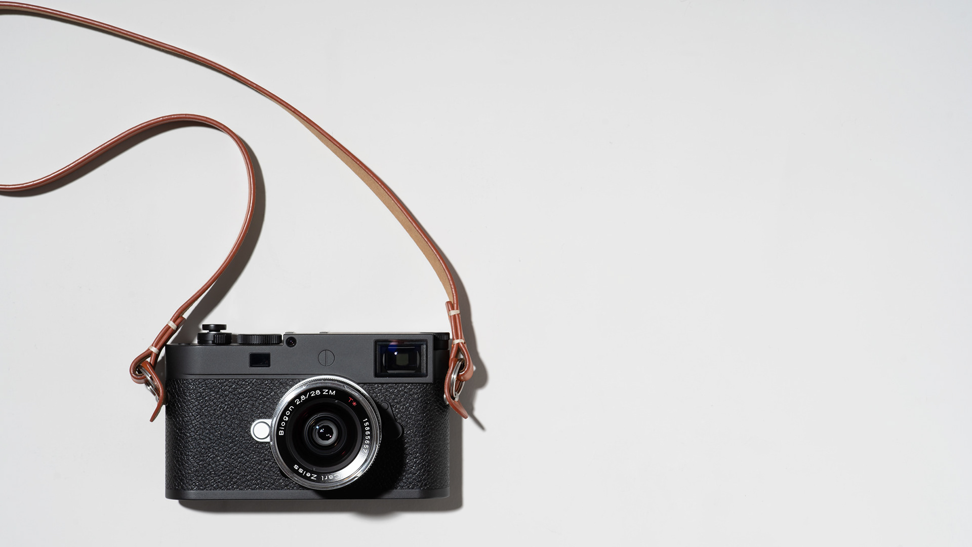Produktfotografie einer camera-strap Evergreen mit Leica Kamera in Nürnberg