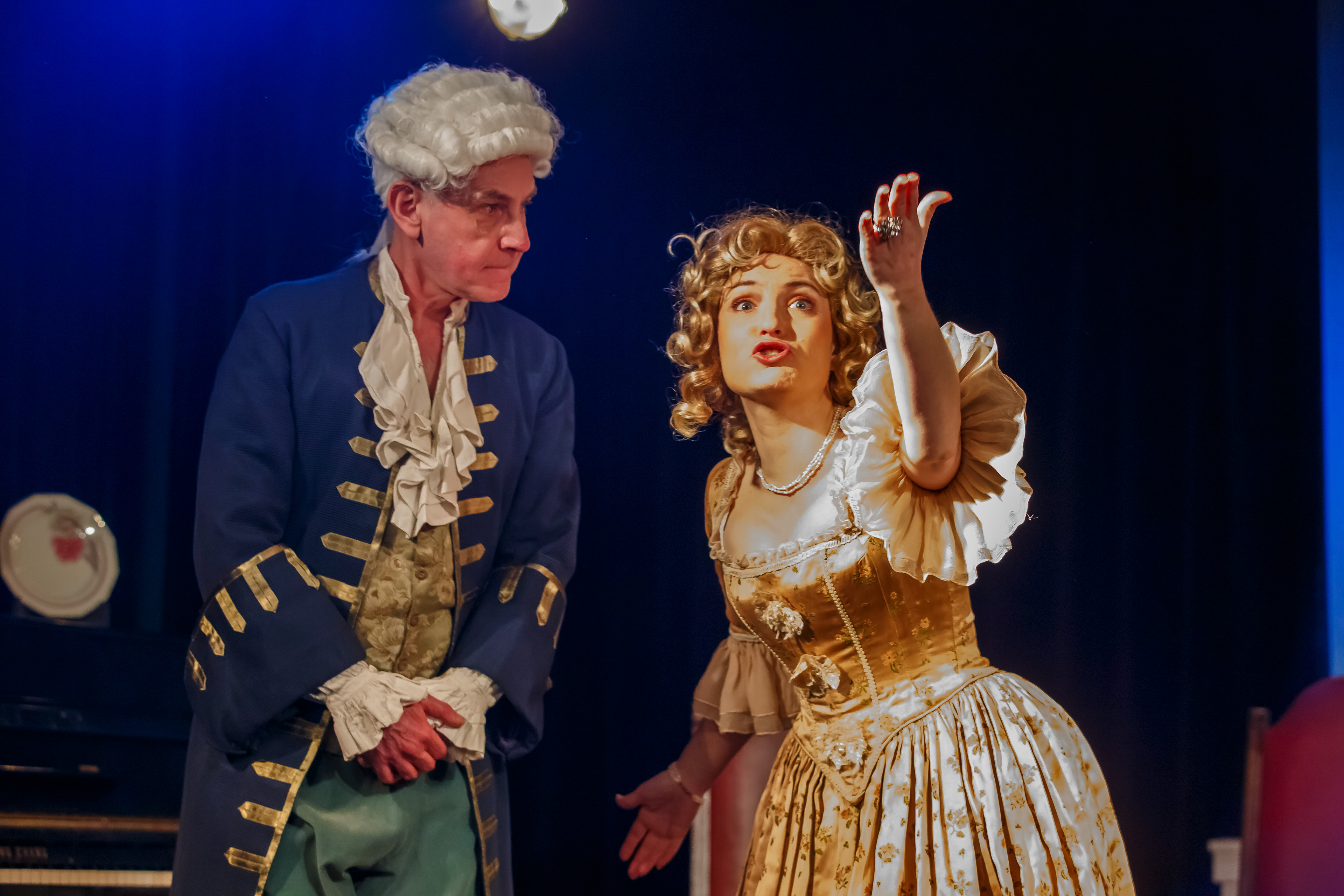 Mai : Embrassons-nous Folleville de Labiche. Théâtre IKN et Compagnie Poussière de Lune !. Canon 5D Mk III, Canon 70-200mm ; f/4,0 1/320, Iso 6400