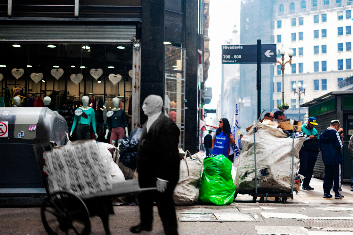 Fotomontaje n°2 perteneciente a la serie "Otra vez inflación", que ilustra de manera comparativa la hiperinflación de la república de Weimar (1918-1933) y la actual inflación por la que atraviesa la Argentina desde 2020. FOTOMONTAJE/Igor Wagner 