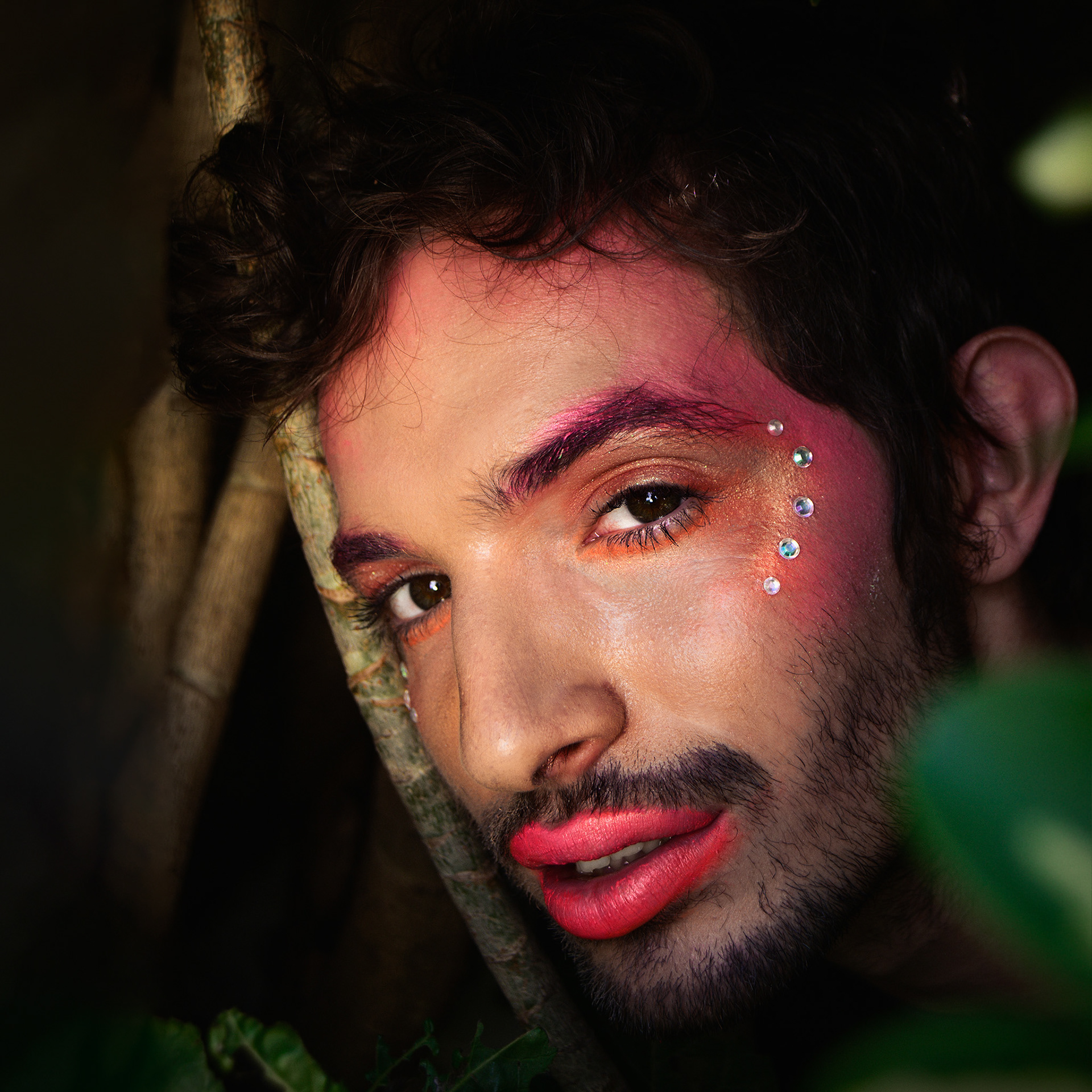 Producción de moda en exterior con luz natural. Modelo: Facundo Antonini. FOTO/Igor Wagner