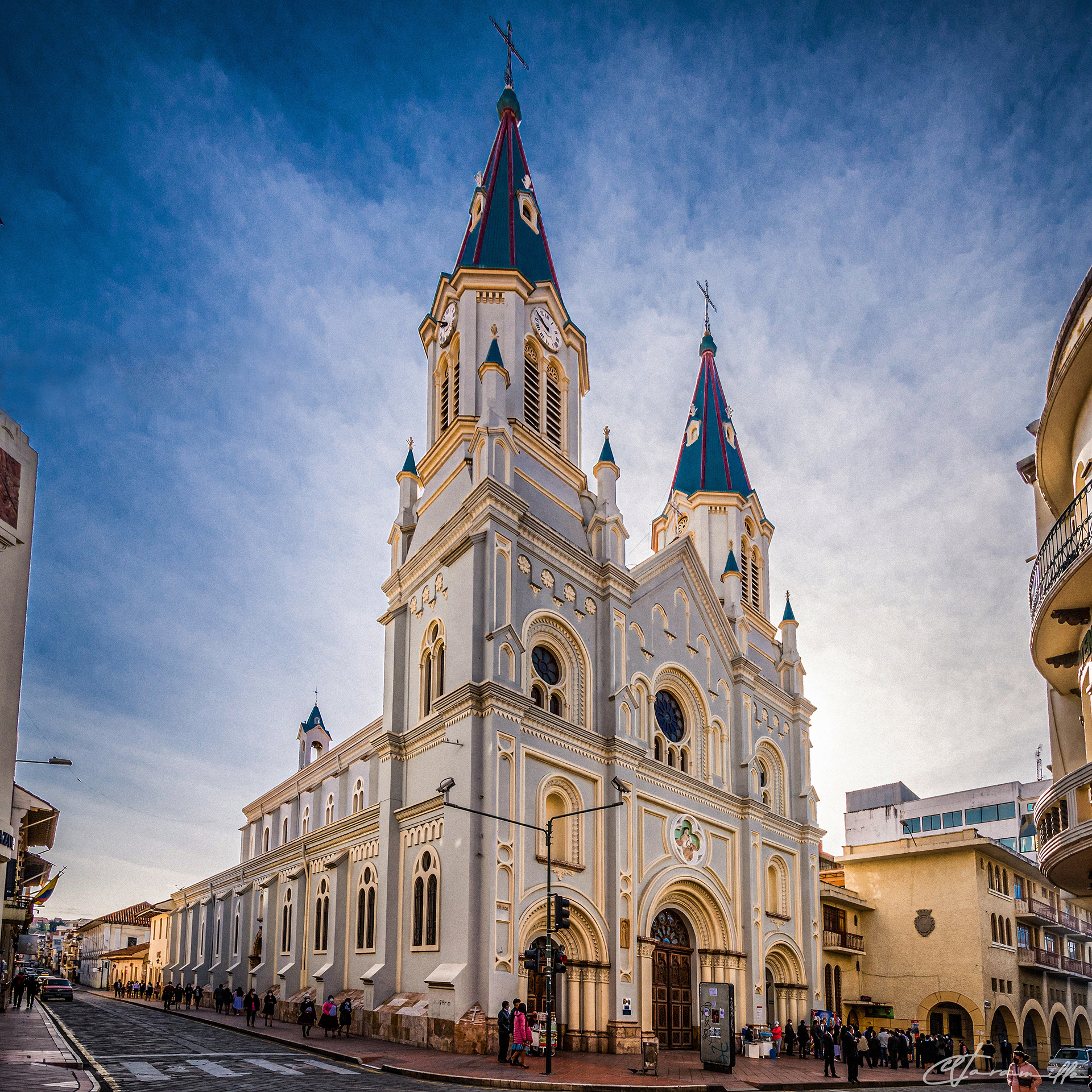 San Alfonso bajo el azul de la mañana