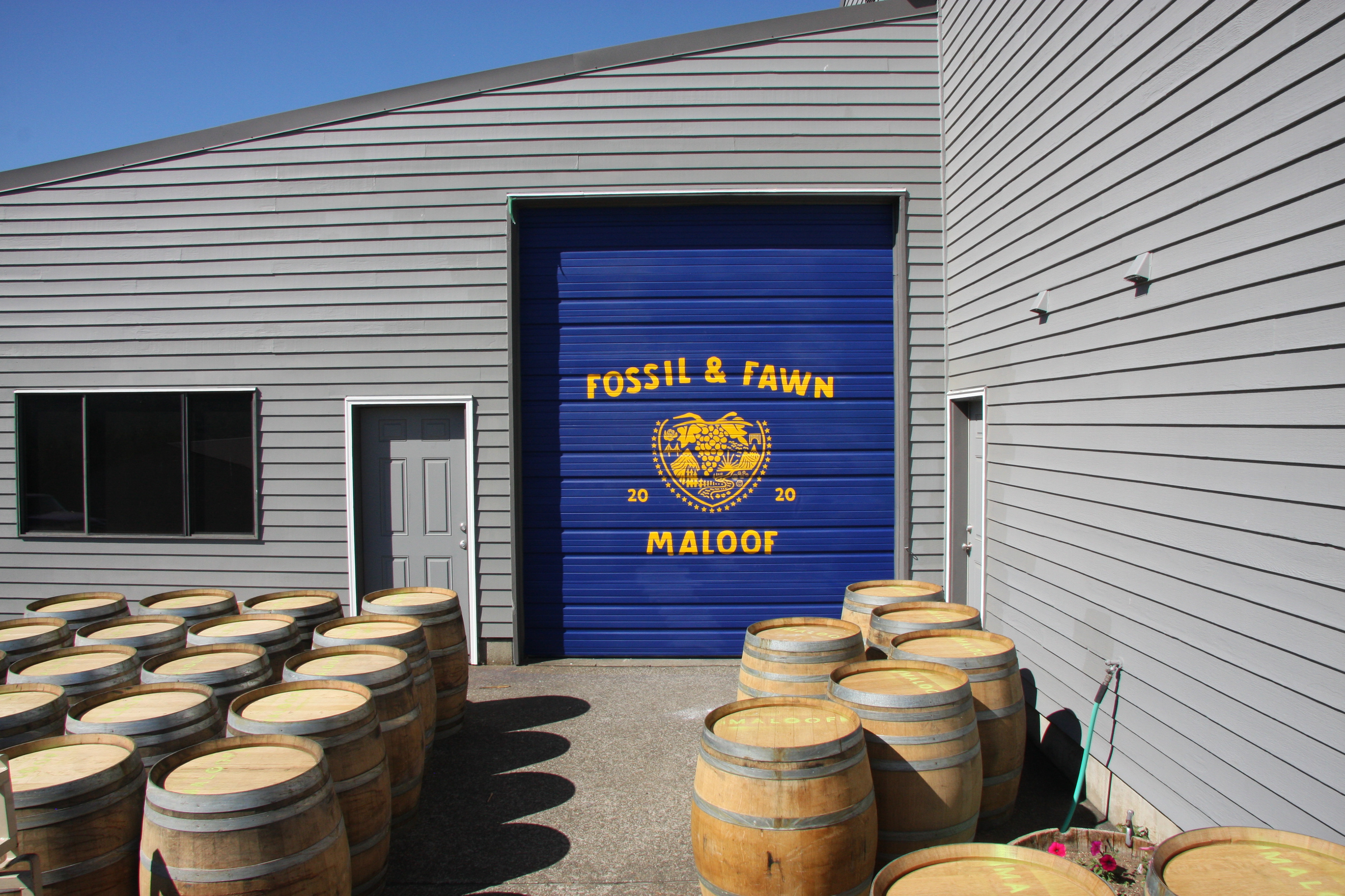 No Clos Radio Painted Logo