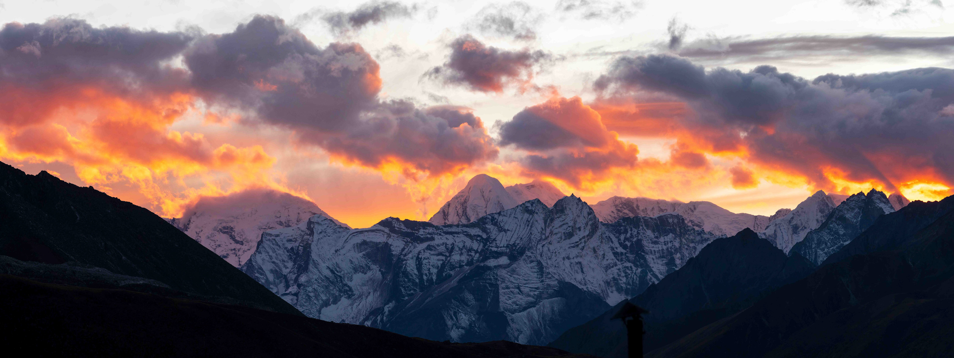 Sunset in Chukhung