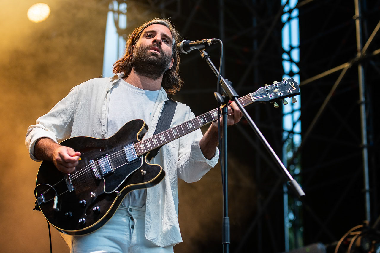 Shout out louds