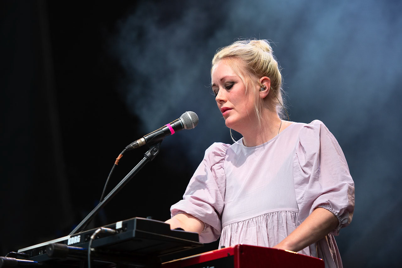 Shout out louds