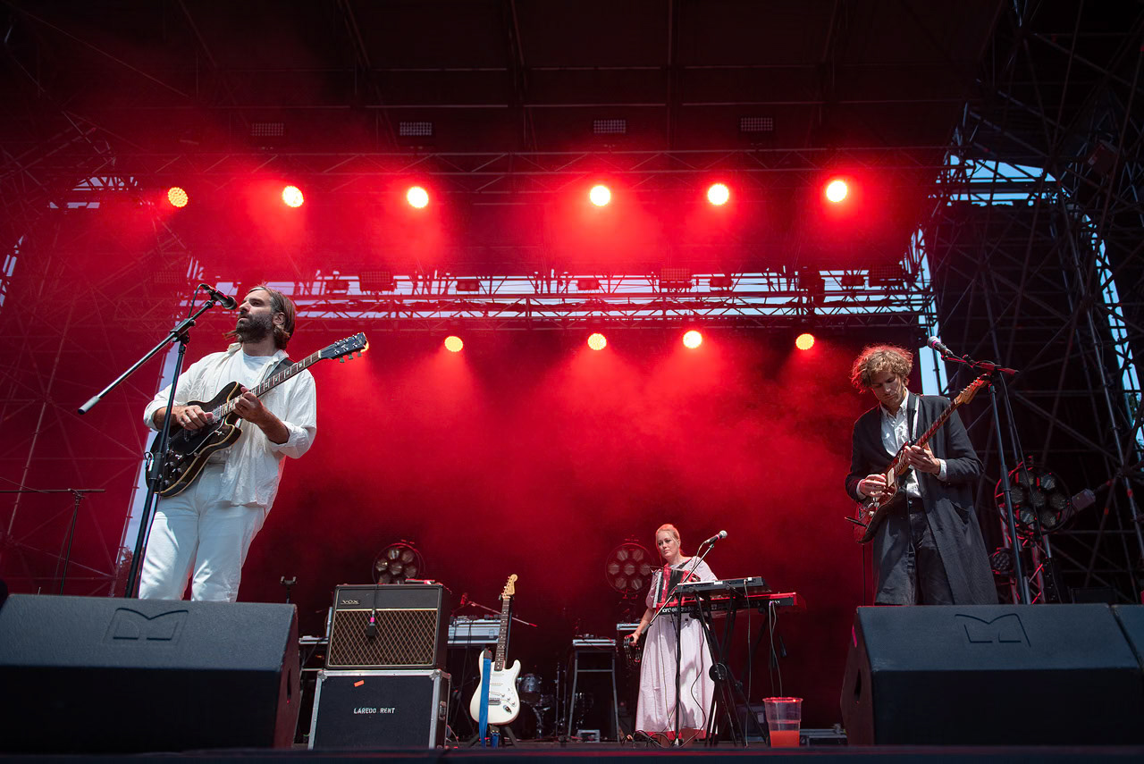 Shout out louds