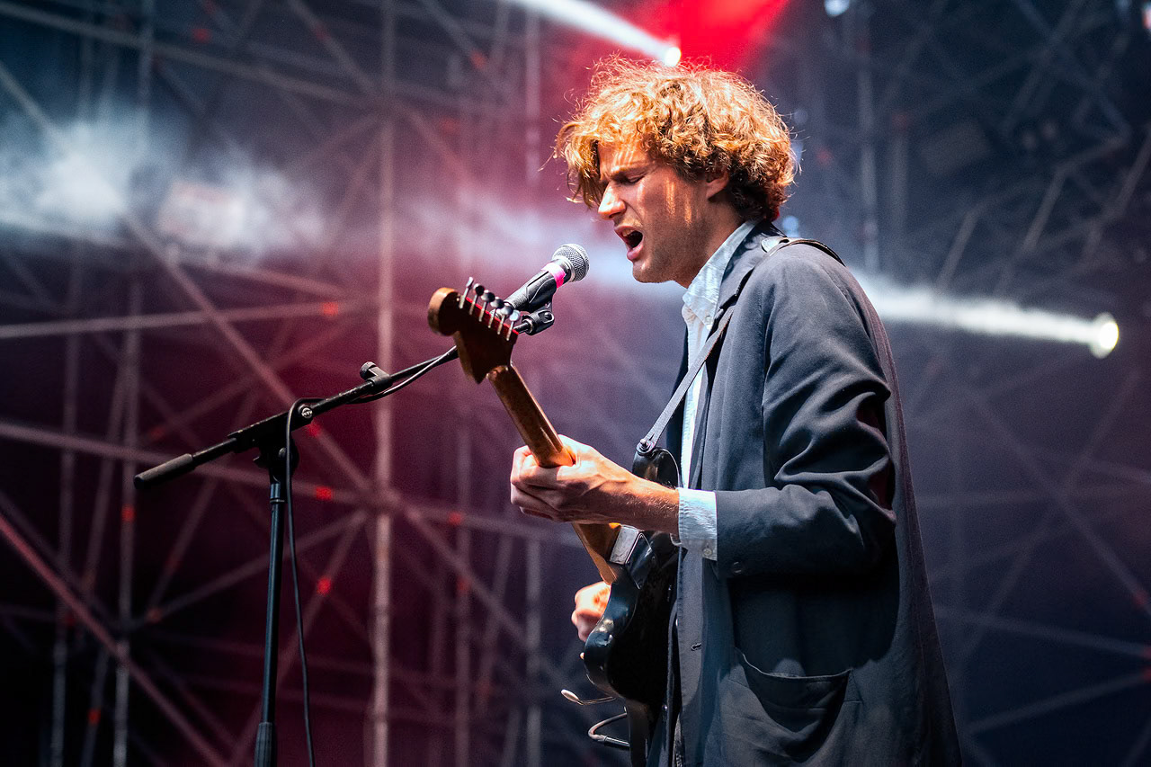 Shout out louds