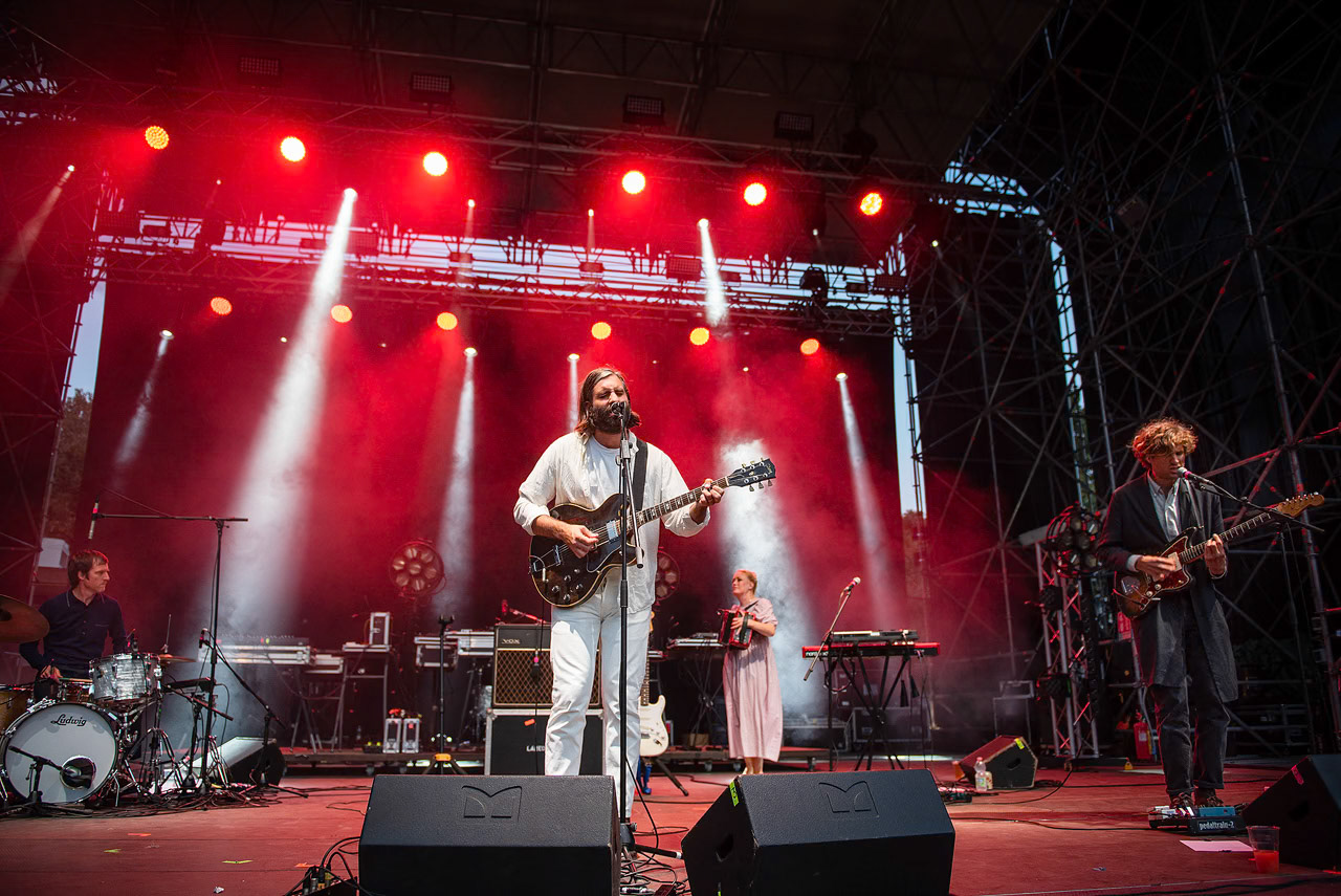 Shout out louds