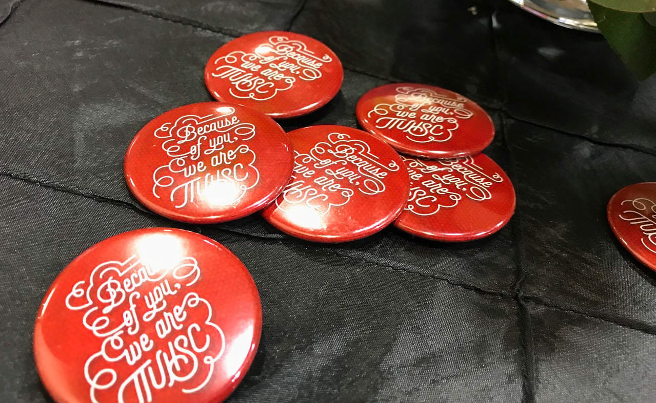 Buttons for students who received donor-funded scholarships