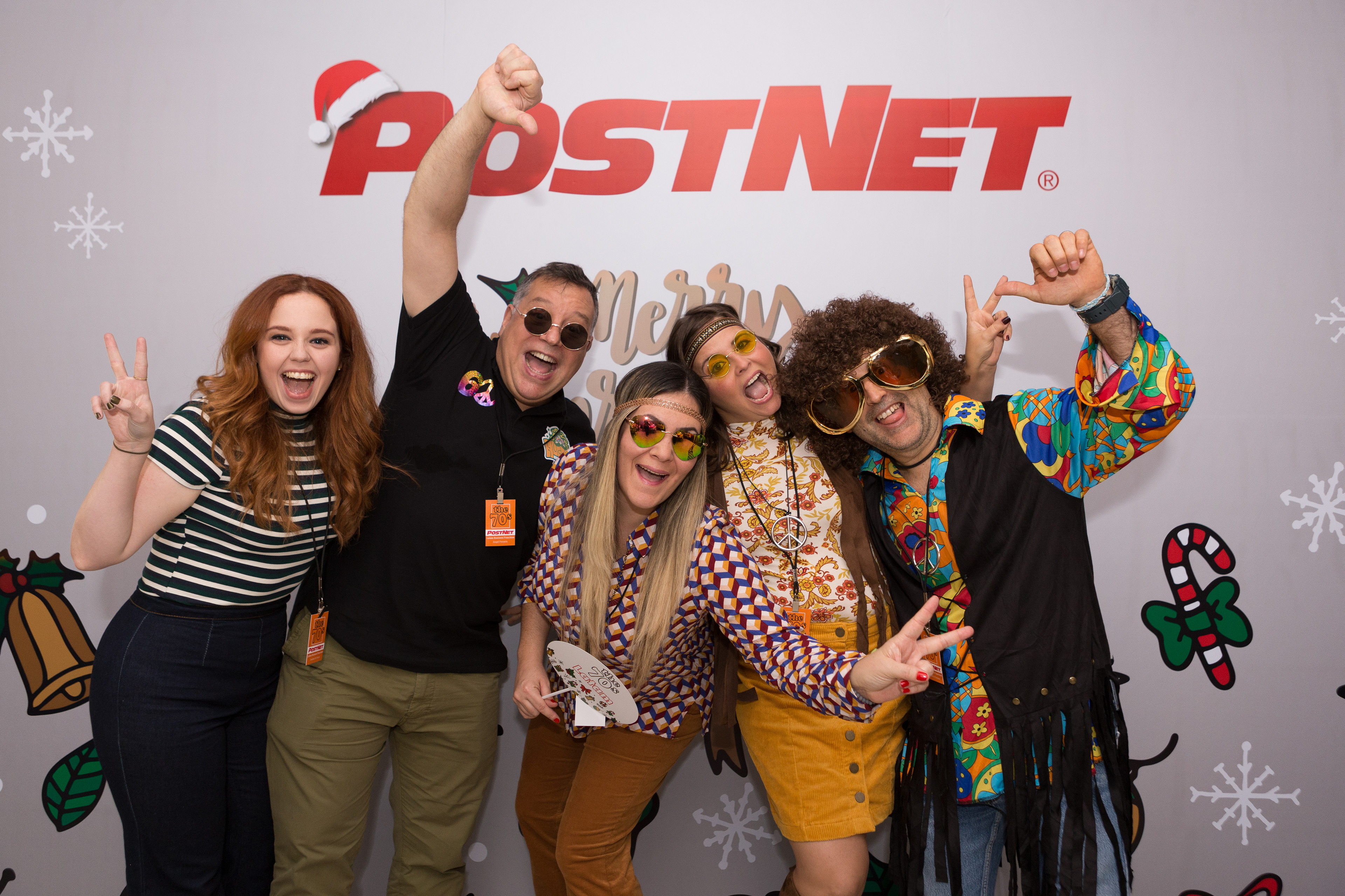 Momentos de la fiesta de Navidad de PostNet en Panamá, con fotografías que capturan alegría, compañerismo y espíritu corporativo festivo.
