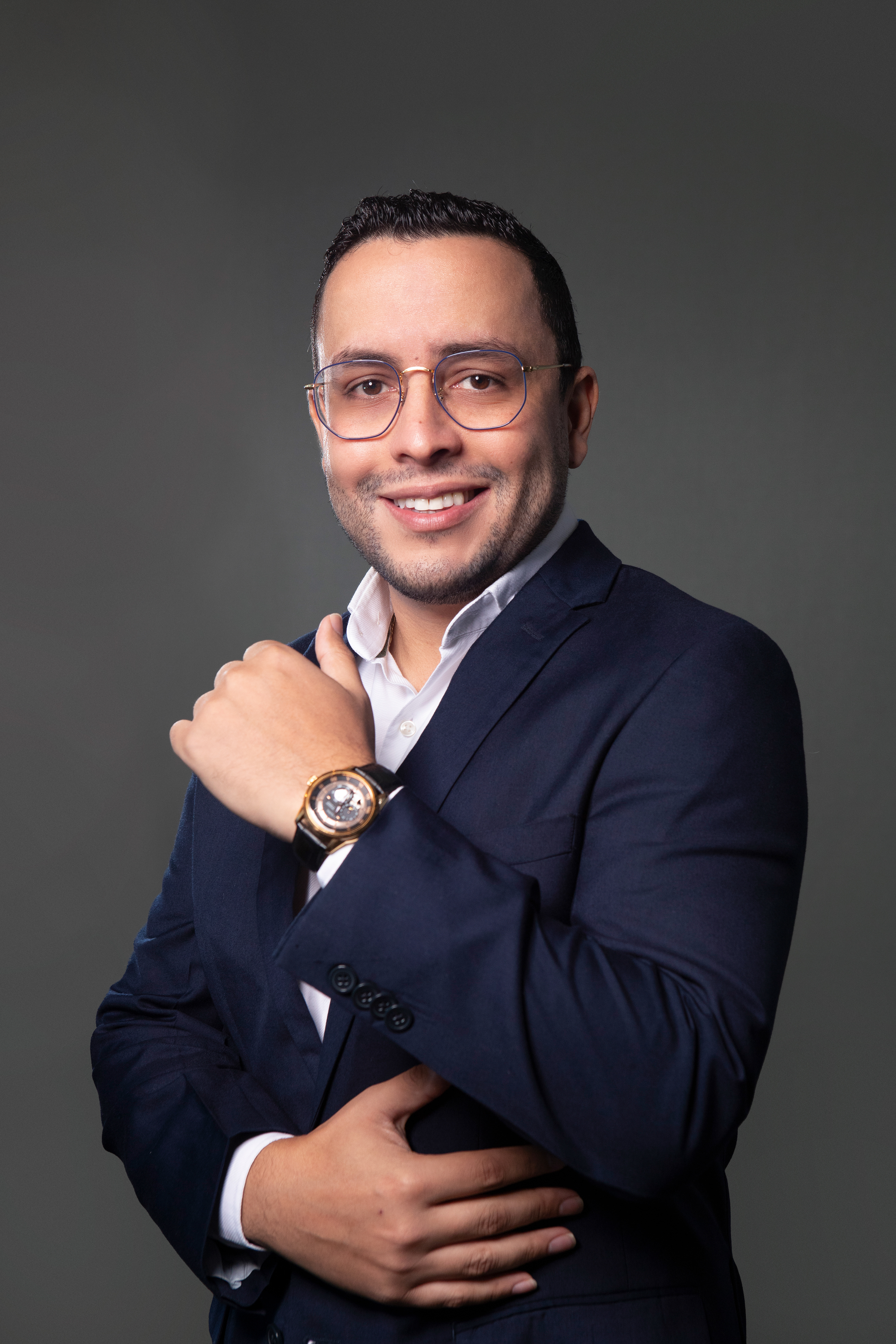 Retratos corporativos del equipo de Singular Securities en Panamá. Una sesión profesional que refleja unidad, experiencia y compromiso en el ámbito financiero.