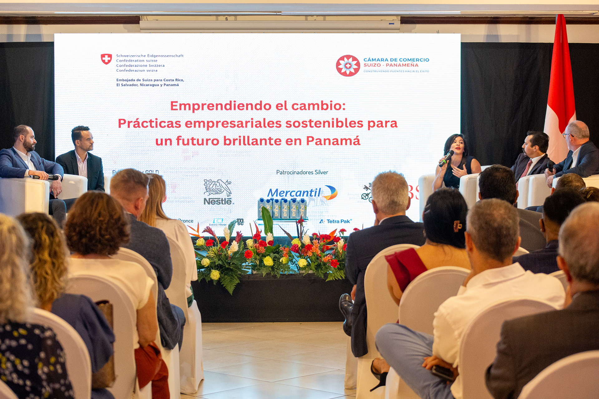 Momentos destacados de la Noche Suiza 2024, una elegante velada de gala y networking organizada por la Cámara de Comercio Suiza en Ciudad de Panamá.
