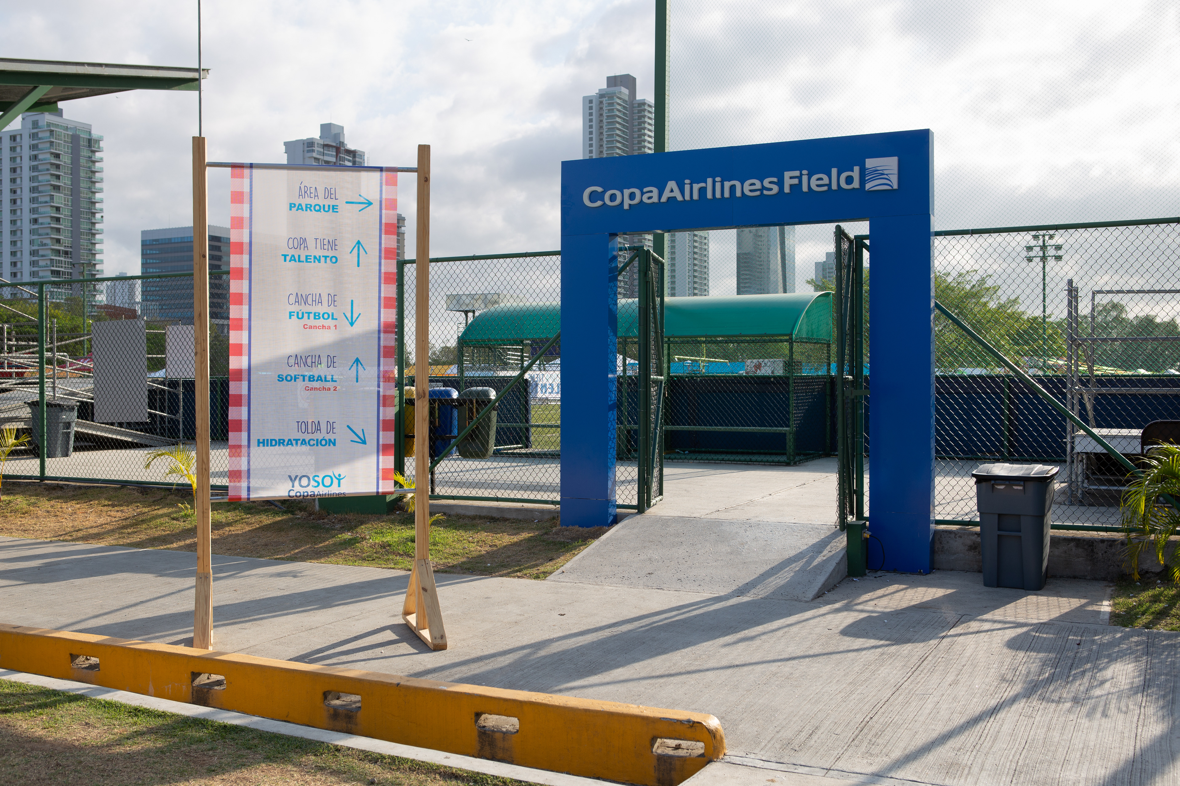 Copa Fest en el Sport Center de Costa del Este, una jornada deportiva empresarial llena de integración, competencia y trabajo en equipo capturada en imágenes vibrantes.