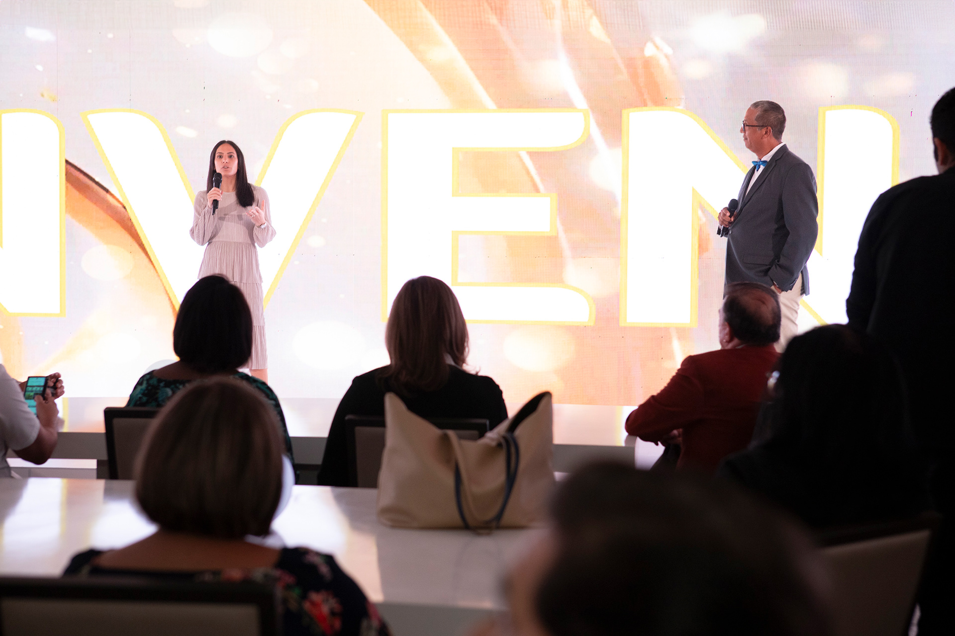 Nestlé presentó su experiencia Nan Supreme 2.0 en Ciudad de Panamá. Un evento elegante, emocional y de alto estándar, capturado con fotografía editorial para uso comercial, institucional y digital.
