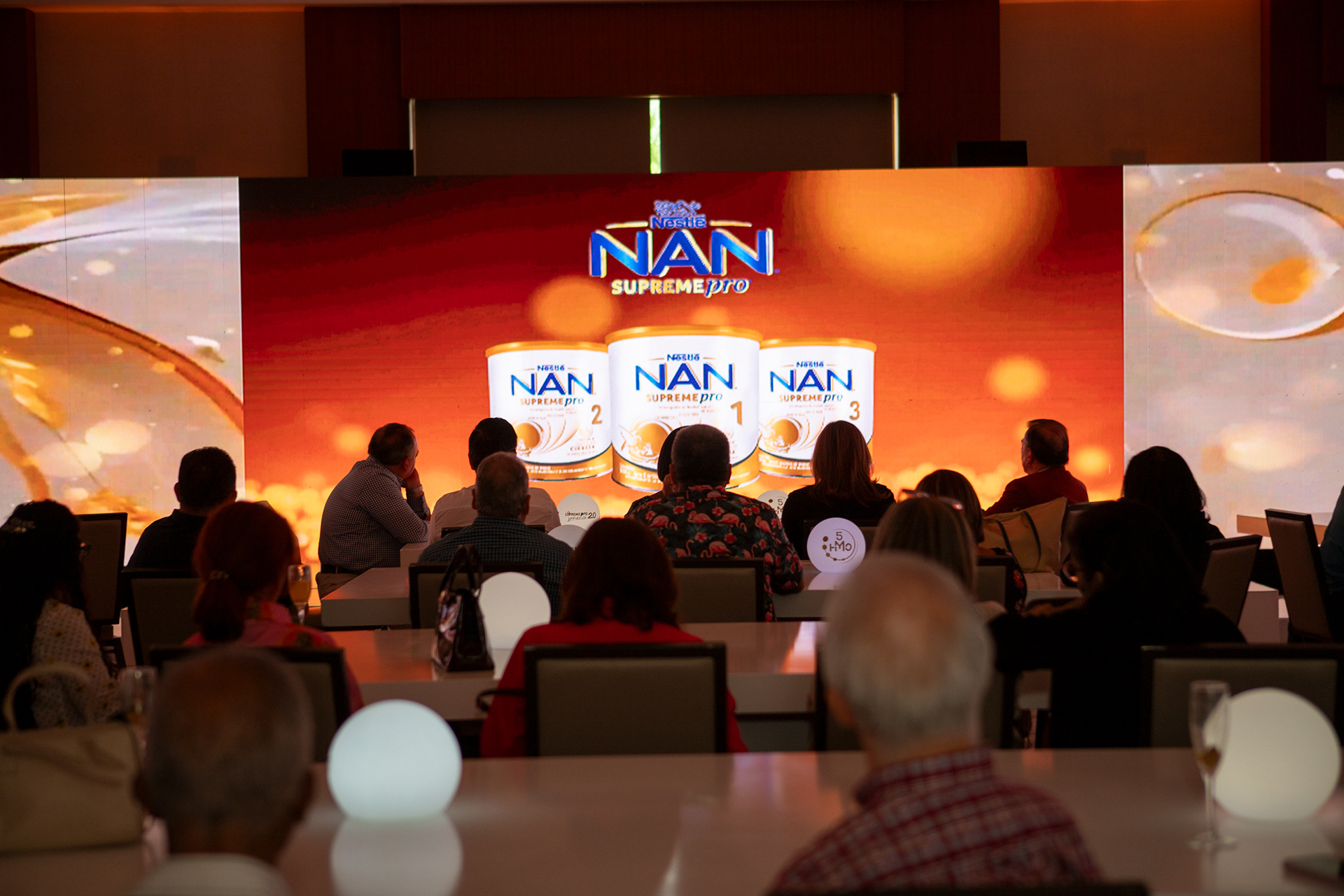 Nestlé presentó su experiencia Nan Supreme 2.0 en Ciudad de Panamá. Un evento elegante, emocional y de alto estándar, capturado con fotografía editorial para uso comercial, institucional y digital.