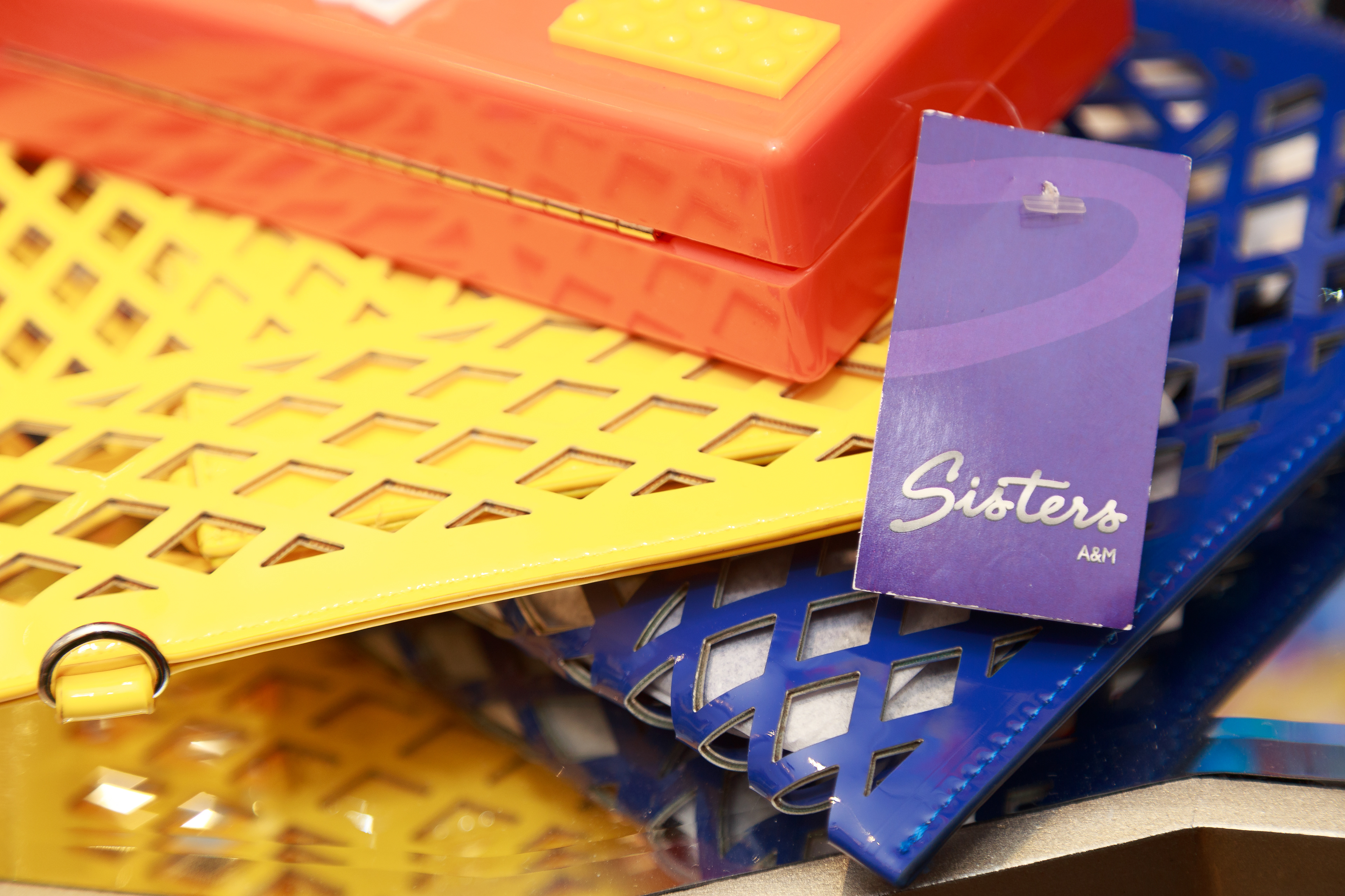 Cobertura del evento SALE de Sisters Boutique en Panamá, capturando el ambiente de moda, interacción con clientes y detalles de una jornada de compras especial.
