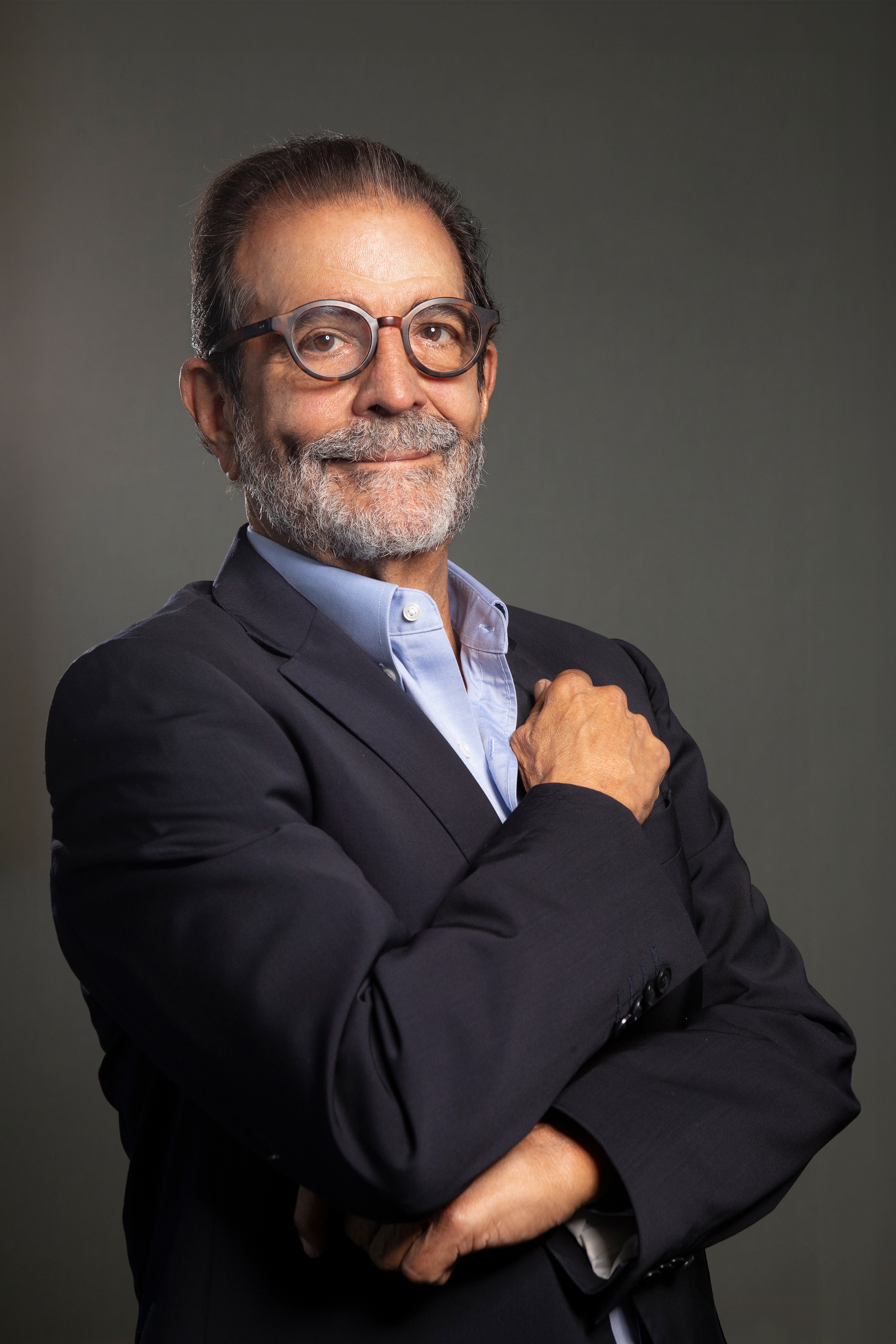 Retratos corporativos del equipo de Singular Securities en Panamá. Una sesión profesional que refleja unidad, experiencia y compromiso en el ámbito financiero.