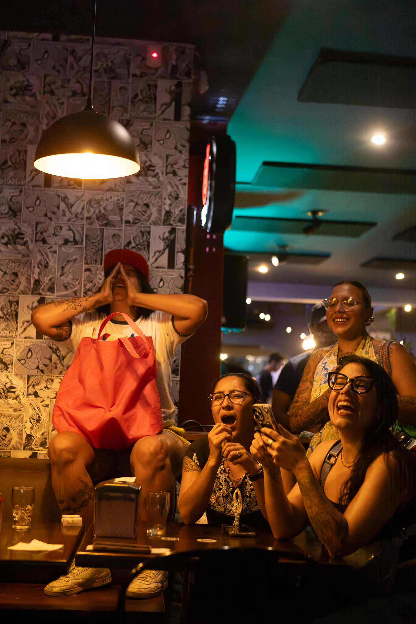 Butumpa de Mujeres en Canvas Urbano: una explosión de arte, expresión visual y poder femenino en Cervecería Central. Fotografía con enfoque editorial para visibilizar cultura, identidad y comunidad.